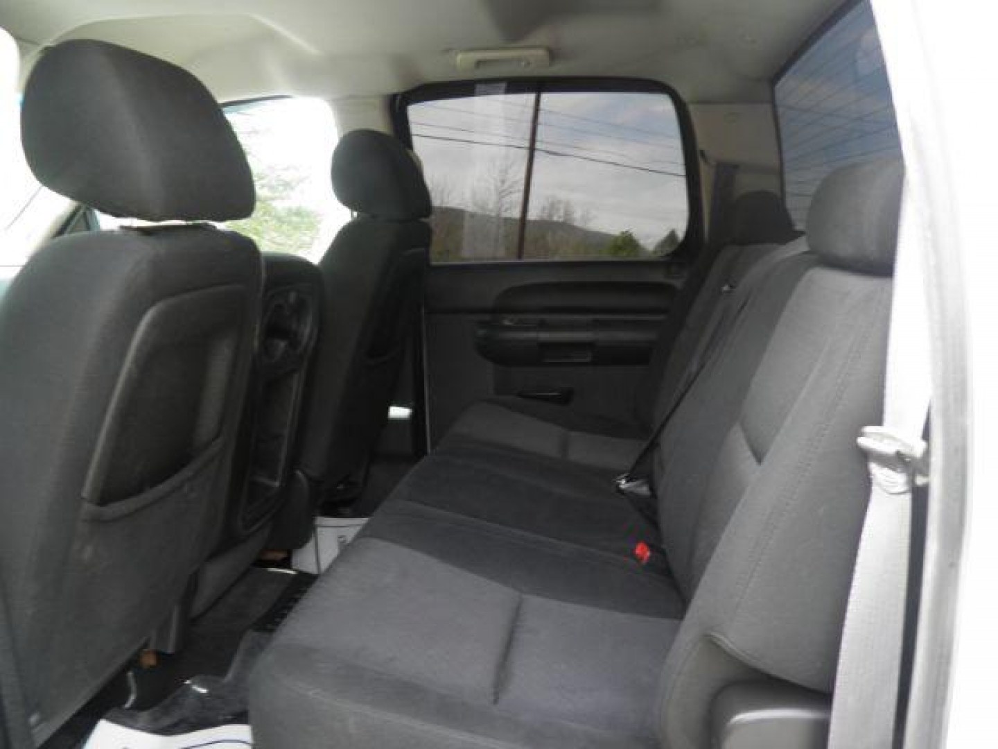 2011 WHITE Chevrolet Silverado 1500 LS Crew Cab Short Bo (3GCPKREA6BG) with an 4.8L V8 engine, AT transmission, located at 15520 McMullen Hwy SW, Belair, MD, 21502, (301) 729-3700, 39.581375, -78.846451 - Photo#3