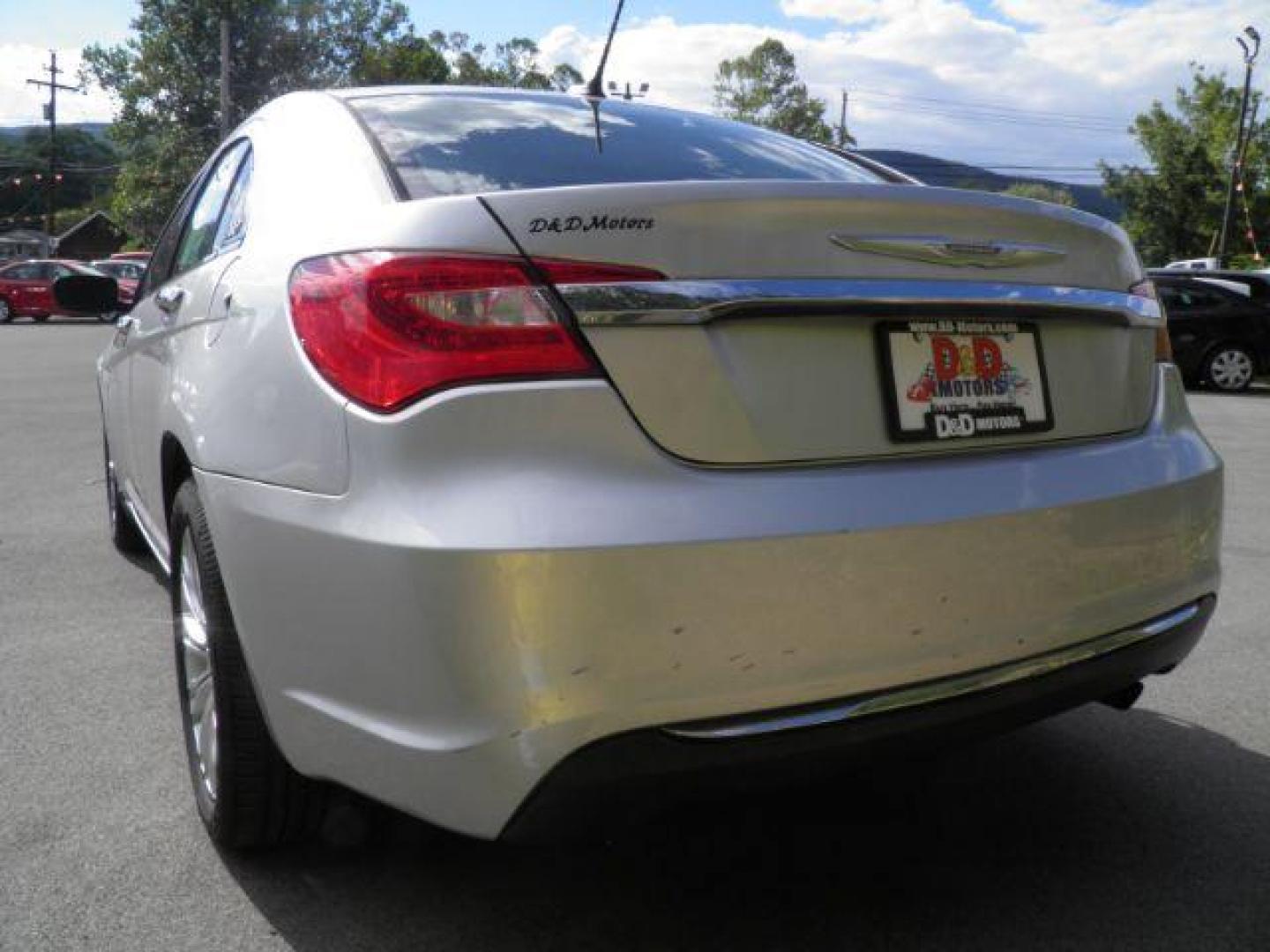2011 Silver Chrysler 200 Limited (1C3BC2FB5BN) with an 2.4L I4 engine, AT transmission, located at 15520 McMullen Hwy SW, Belair, MD, 21502, (301) 729-3700, 39.581375, -78.846451 - Photo#4