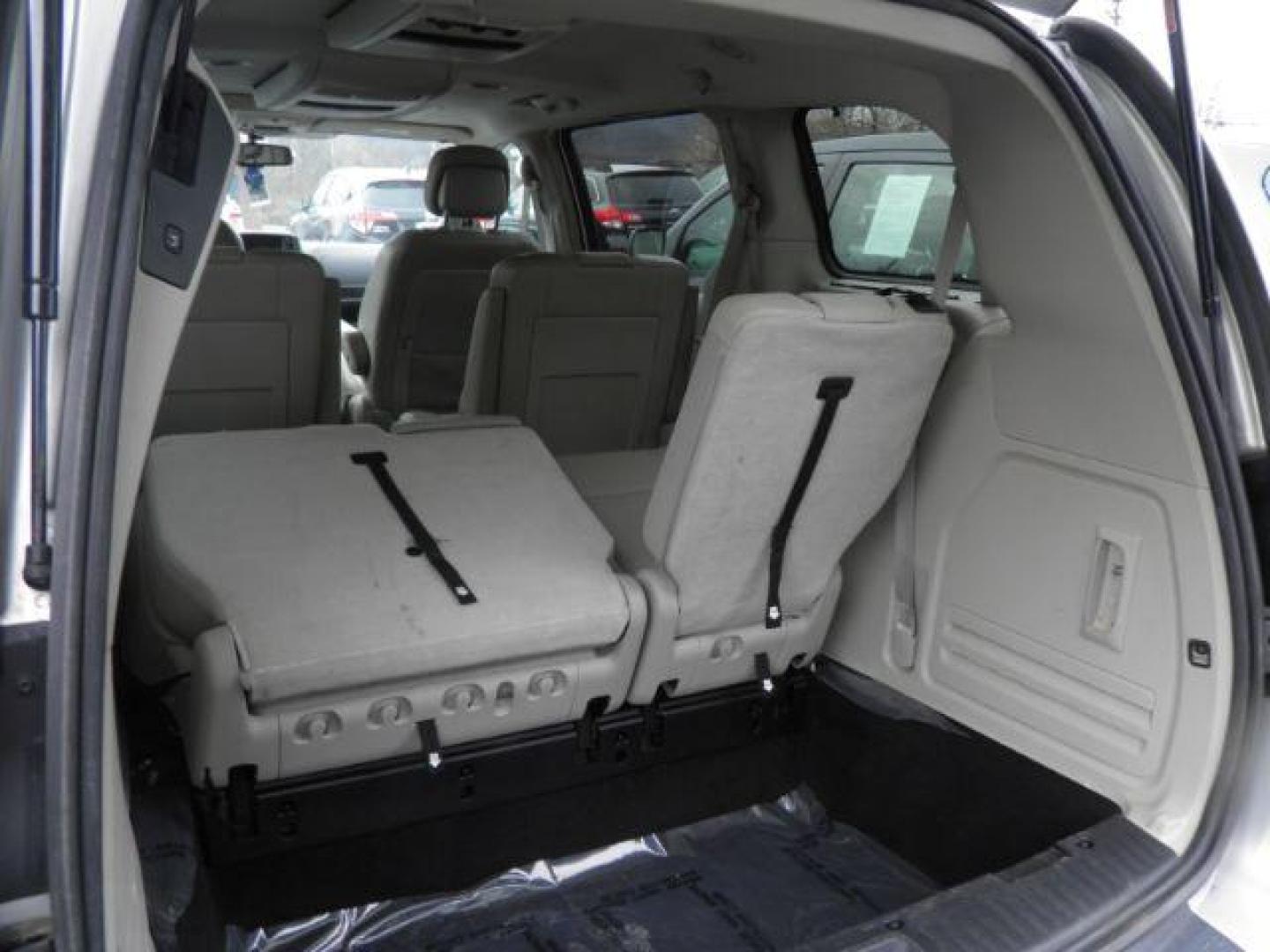 2011 Silver Chrysler Town and Country Touring-L (2A4RR8DG4BR) with an 3.6L V6 engine, AT transmission, located at 15520 McMullen Hwy SW, Belair, MD, 21502, (301) 729-3700, 39.581375, -78.846451 - Photo#4