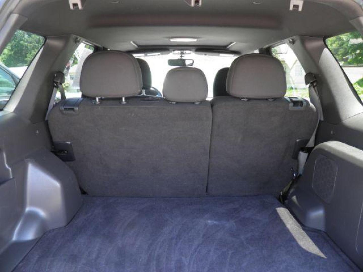 2011 GRAY Ford Escape XLT 4WD (1FMCU9DG0BK) with an 3.0 V6 engine, AT transmission, located at 19521 New George's Creek Rd SW, Barton, MD, 21521, (301) 463-2404, 39.524323, -79.017906 - Photo#4