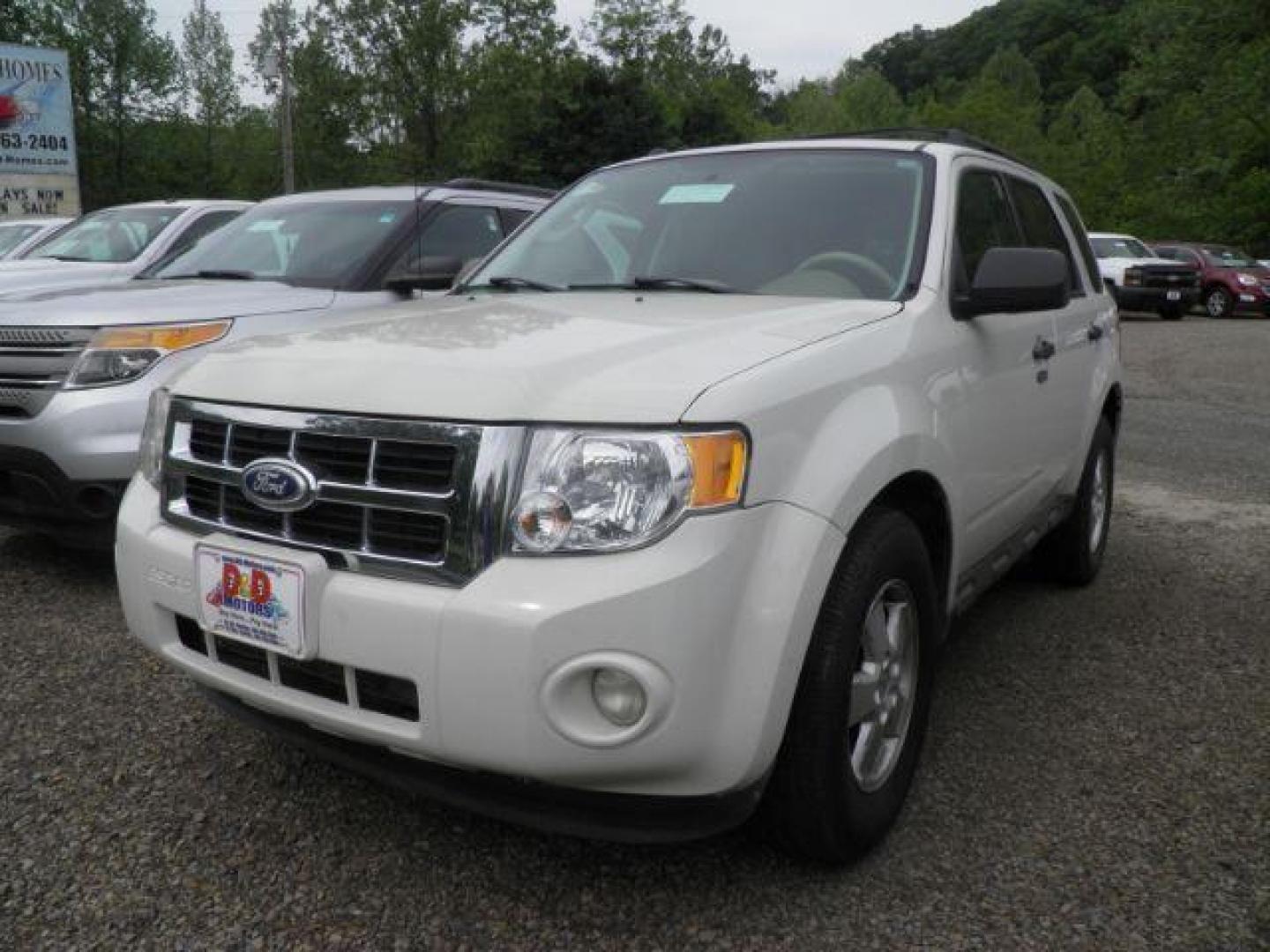 2011 WHITE Ford Escape XLT 4WD (1FMCU9DG2BK) with an 3.0 V6 engine, AT transmission, located at 19521 New George's Creek Rd SW, Barton, MD, 21521, (301) 463-2404, 39.524323, -79.017906 - Photo#0