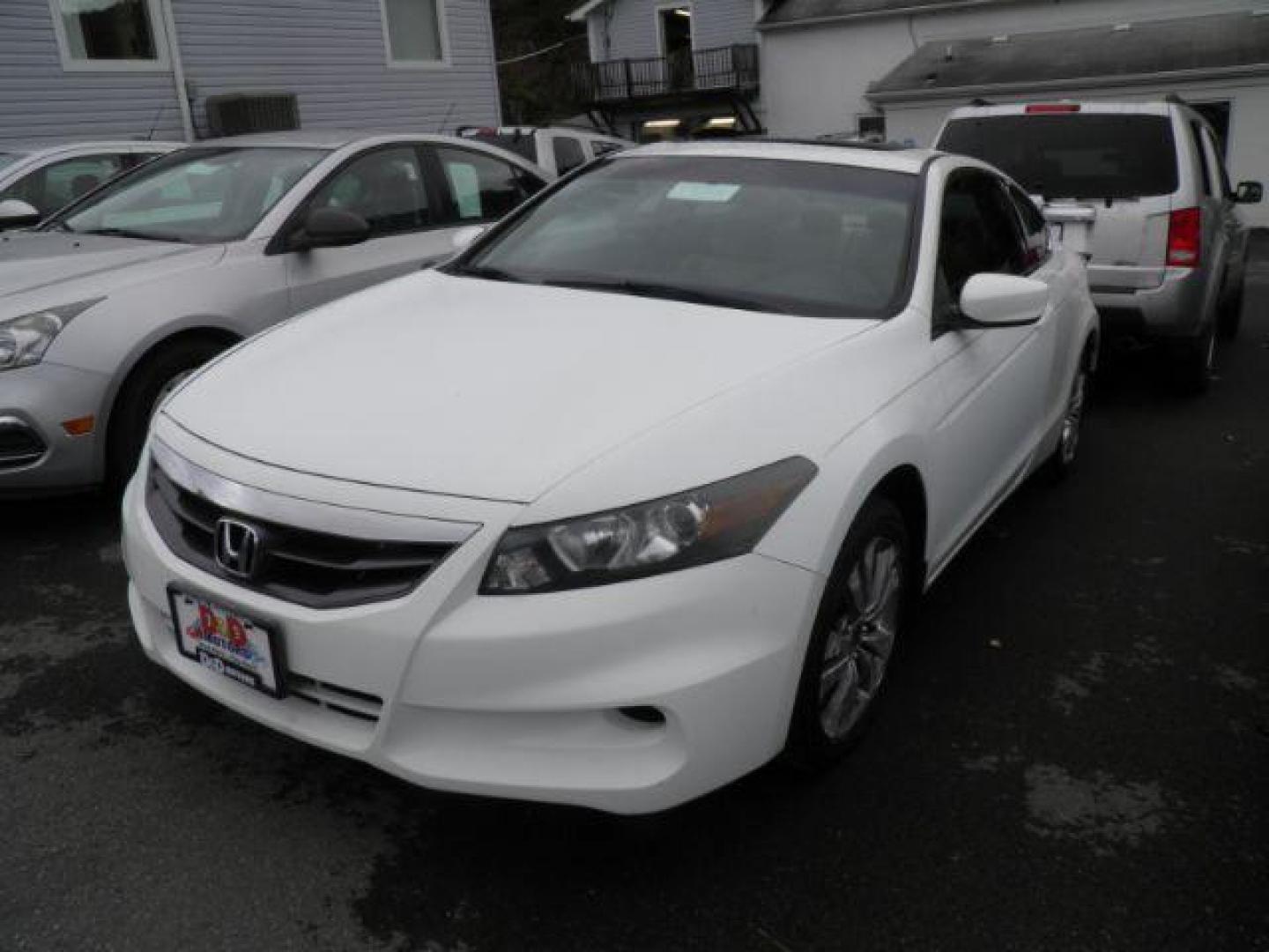 2011 White Honda Accord 2.4 EX-L (1HGCS1B82BA) with an 2.4L I4 engine, AT transmission, located at 15520 McMullen Hwy SW, Belair, MD, 21502, (301) 729-3700, 39.581375, -78.846451 - Photo#0