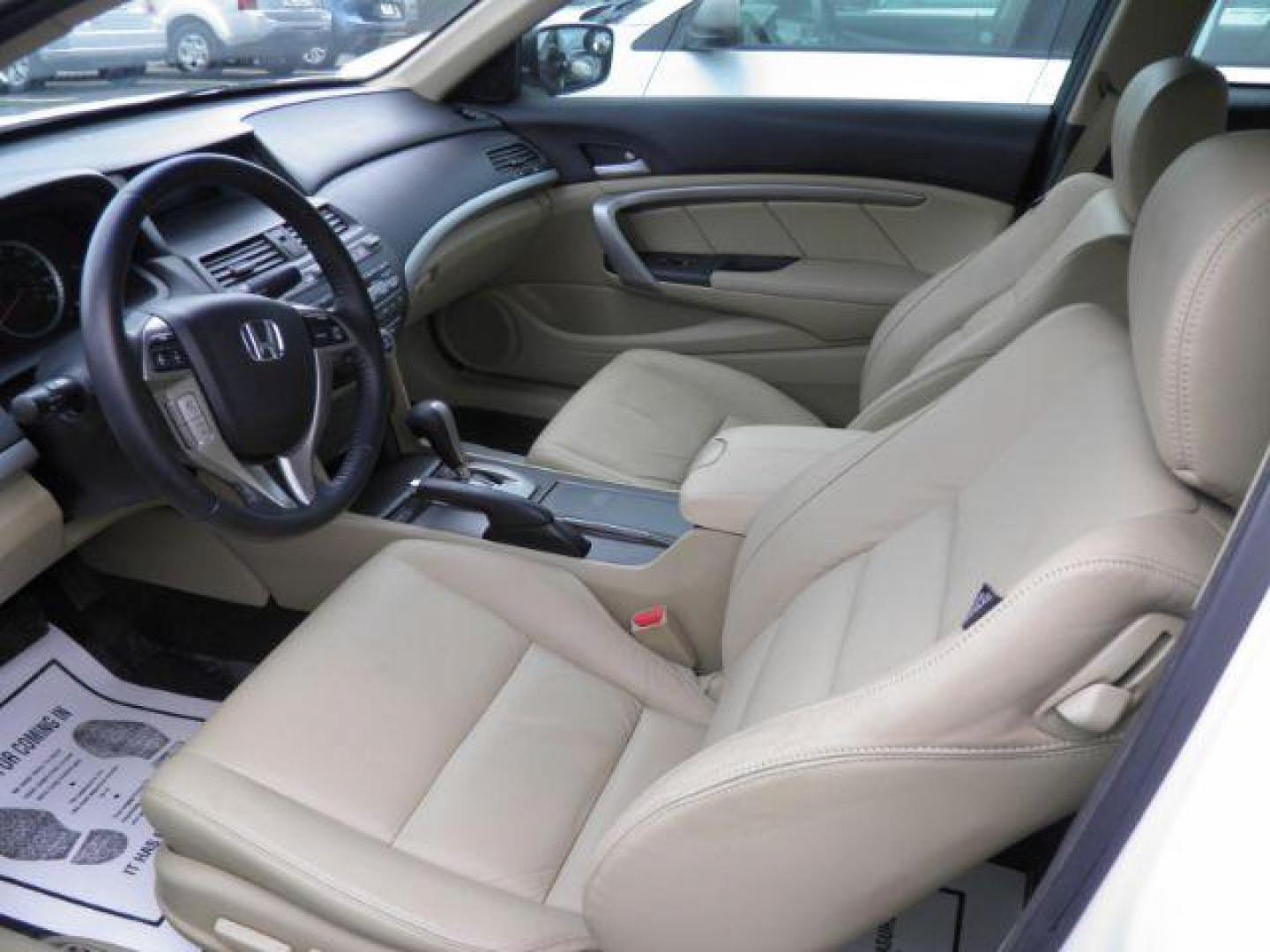 2011 White Honda Accord 2.4 EX-L (1HGCS1B82BA) with an 2.4L I4 engine, AT transmission, located at 15520 McMullen Hwy SW, Belair, MD, 21502, (301) 729-3700, 39.581375, -78.846451 - Photo#1