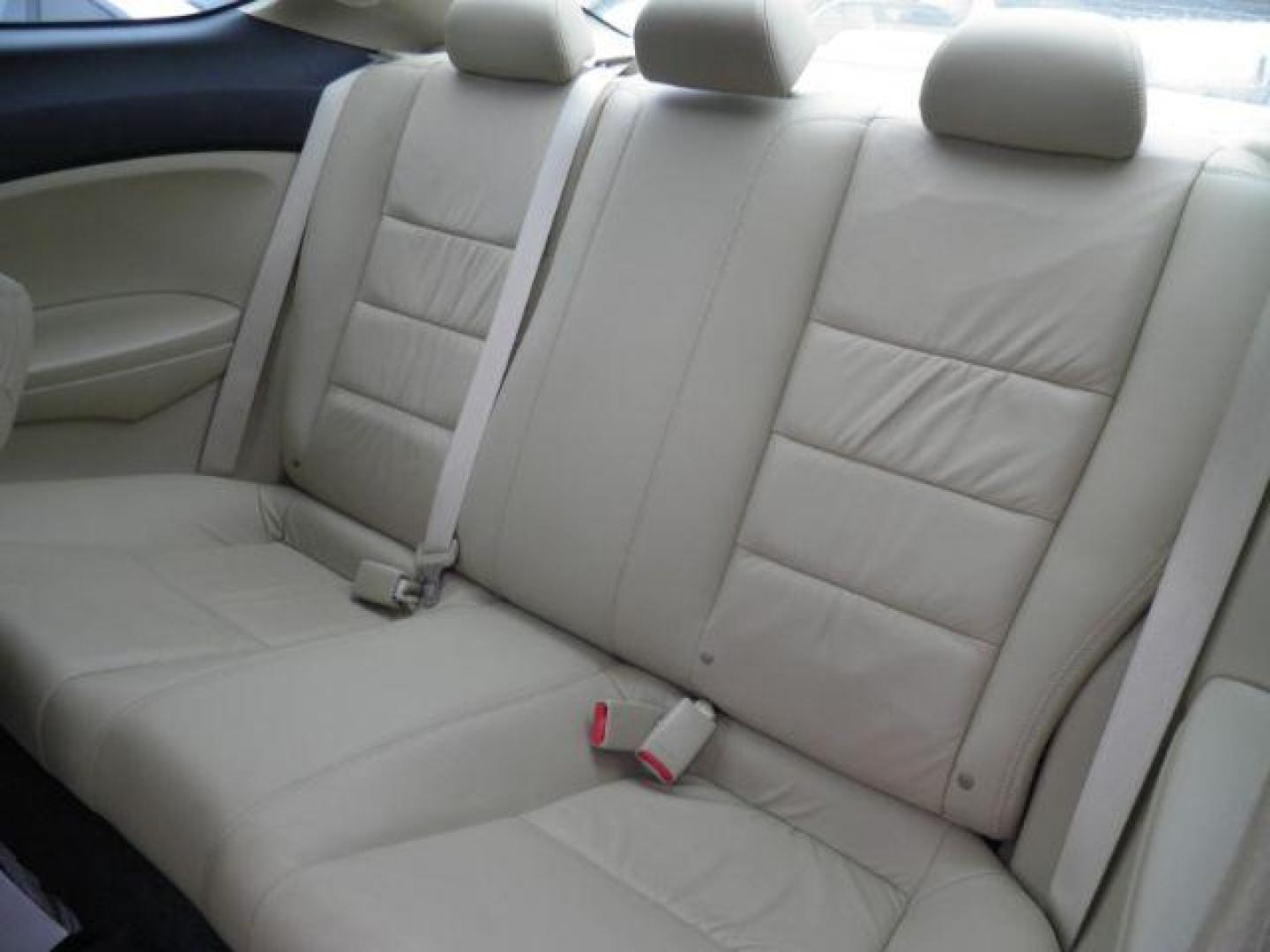 2011 White Honda Accord 2.4 EX-L (1HGCS1B82BA) with an 2.4L I4 engine, AT transmission, located at 15520 McMullen Hwy SW, Belair, MD, 21502, (301) 729-3700, 39.581375, -78.846451 - Photo#3