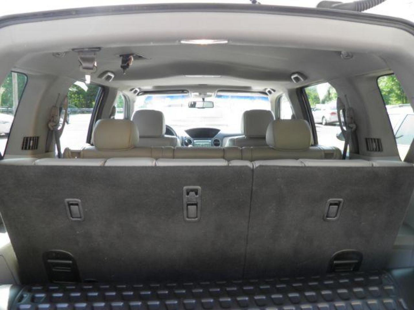 2011 WHITE Honda Pilot EX-L (5FNYF4H59BB) with an 3.5L V6 engine, located at 15520 McMullen Hwy SW, Belair, MD, 21502, (301) 729-3700, 39.581375, -78.846451 - Photo#4