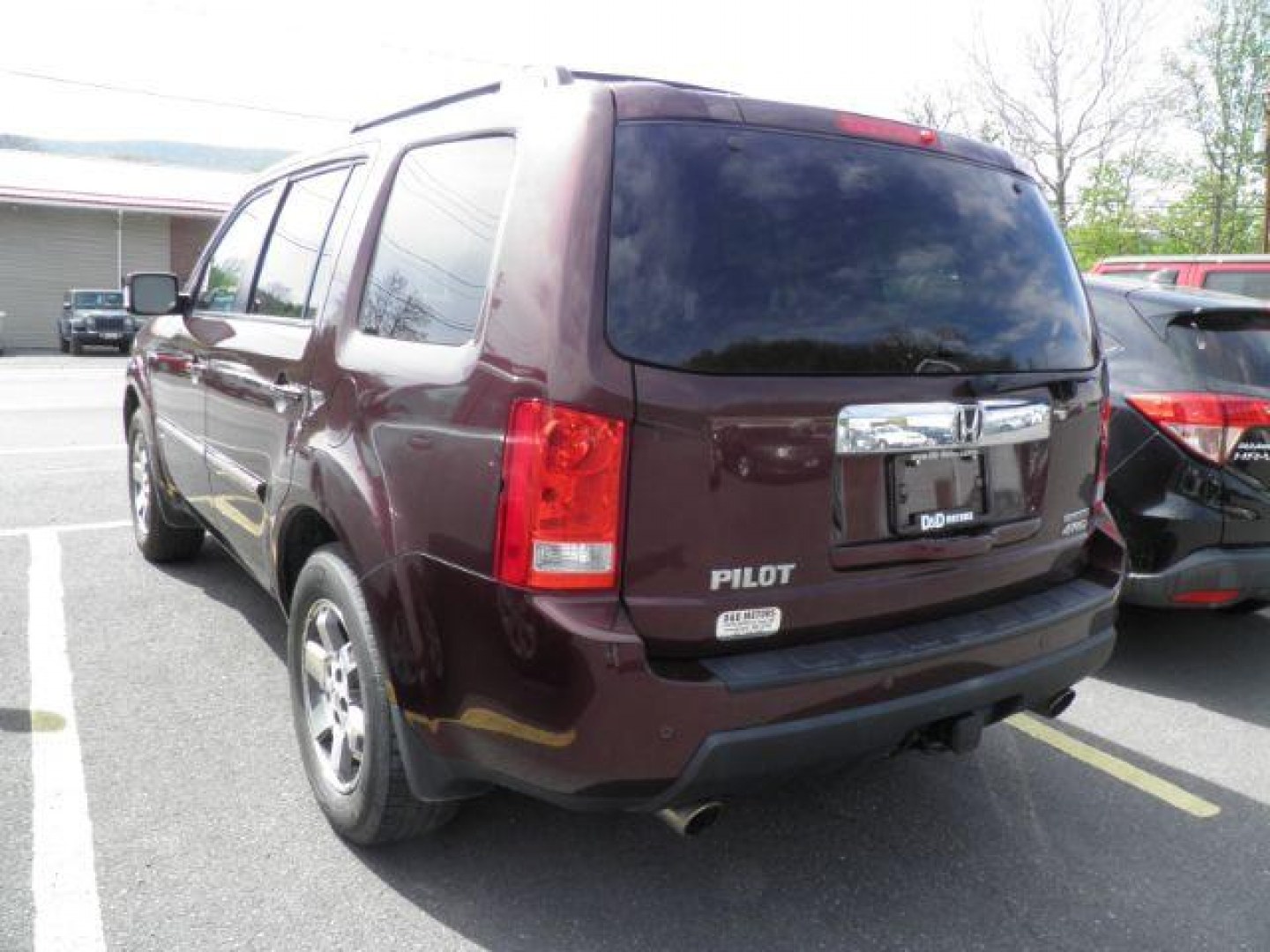 2011 Burgundy Honda Pilot Touring (5FNYF4H93BB) with an 3.5L V6 engine, AT transmission, located at 15520 McMullen Hwy SW, Belair, MD, 21502, (301) 729-3700, 39.581375, -78.846451 - Photo#5