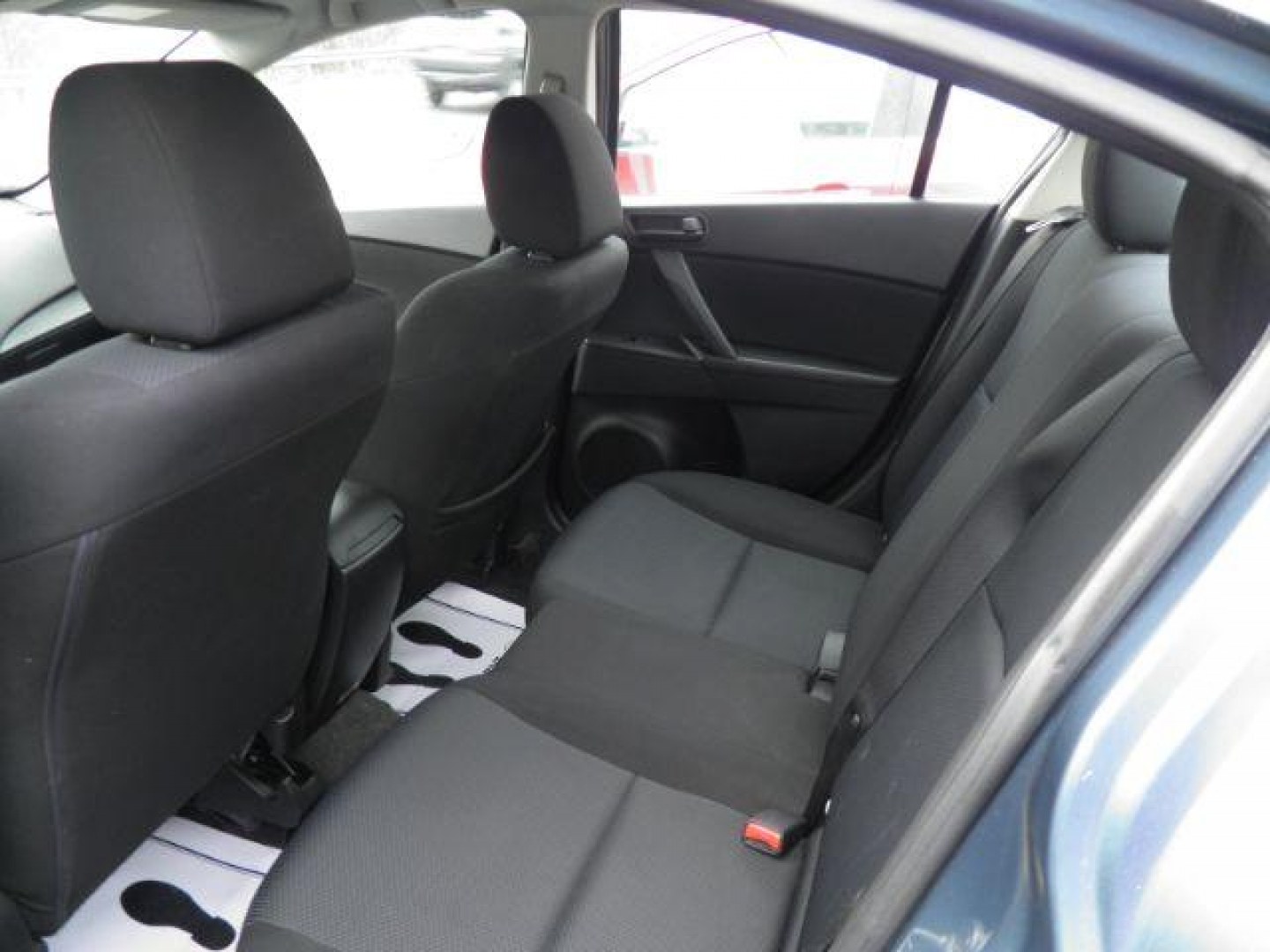 2011 BLUE MAZDA MAZDA3 i Sport 4-Door (JM1BL1UF8B1) with an 2.0L L4 engine, AT transmission, located at 15520 McMullen Hwy SW, Belair, MD, 21502, (301) 729-3700, 39.581375, -78.846451 - Photo#3