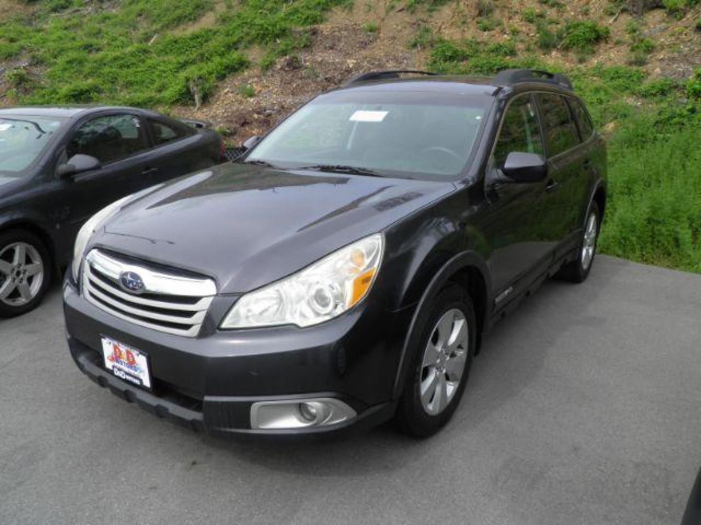 2011 GRAY Subaru Outback 2.5i Limited (4S4BRBKCXB3) with an 2.5L H4 DOHC 16V engine, AT transmission, located at 15520 McMullen Hwy SW, Belair, MD, 21502, (301) 729-3700, 39.581375, -78.846451 - Photo#0