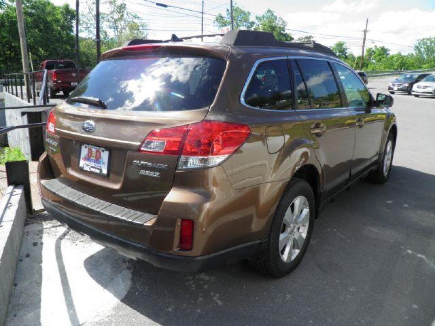2011 BROWN Subaru Outback 2.5i Limited (4S4BRBKC9B3) with an 2.5 L4 engine, CVT transmission, located at 15520 McMullen Hwy SW, Belair, MD, 21502, (301) 729-3700, 39.581375, -78.846451- Photo#5