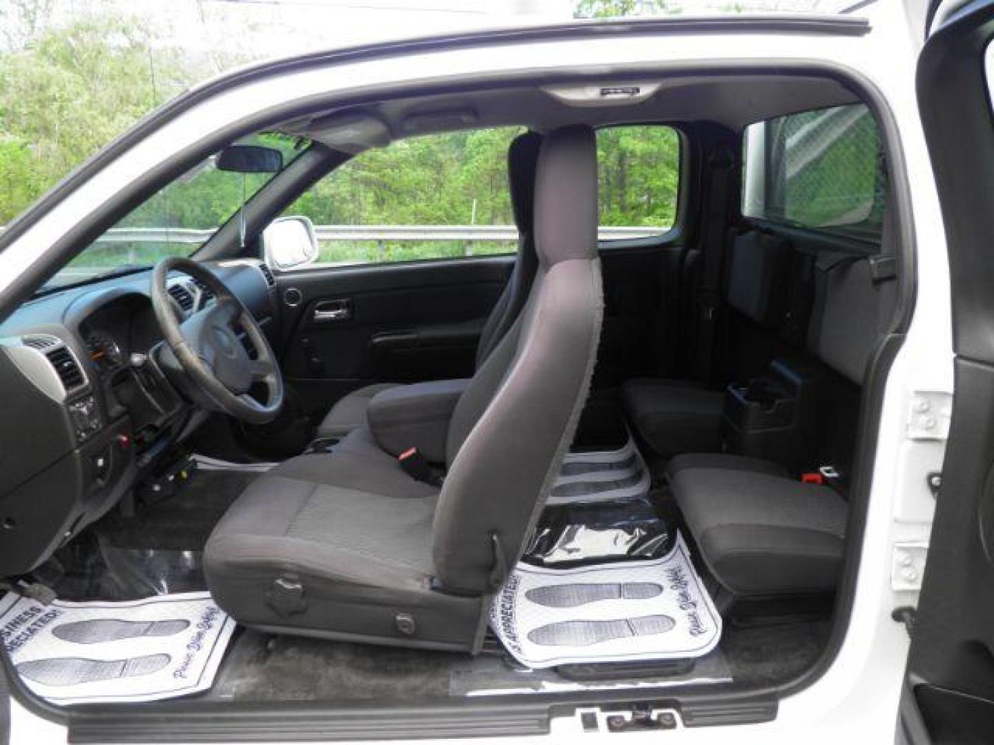 2012 WHITE Chevrolet Colorado Work Truck Ext. Cab 4WD (1GCJTBF98C8) with an 2.9L L4 engine, AT transmission, located at 15520 McMullen Hwy SW, Belair, MD, 21502, (301) 729-3700, 39.581375, -78.846451 - Photo#1