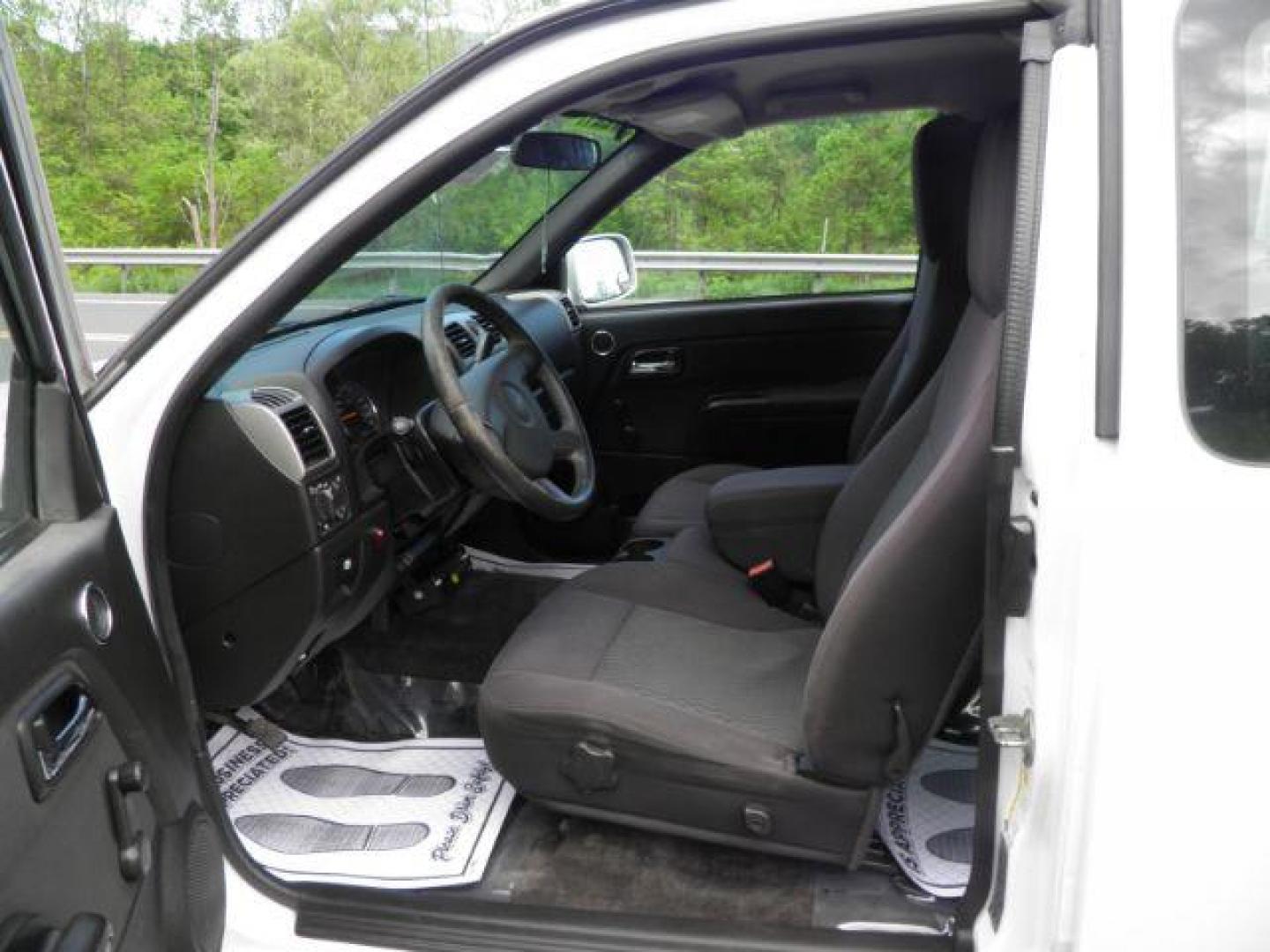 2012 WHITE Chevrolet Colorado Work Truck Ext. Cab 4WD (1GCJTBF98C8) with an 2.9L L4 engine, AT transmission, located at 15520 McMullen Hwy SW, Belair, MD, 21502, (301) 729-3700, 39.581375, -78.846451 - Photo#3