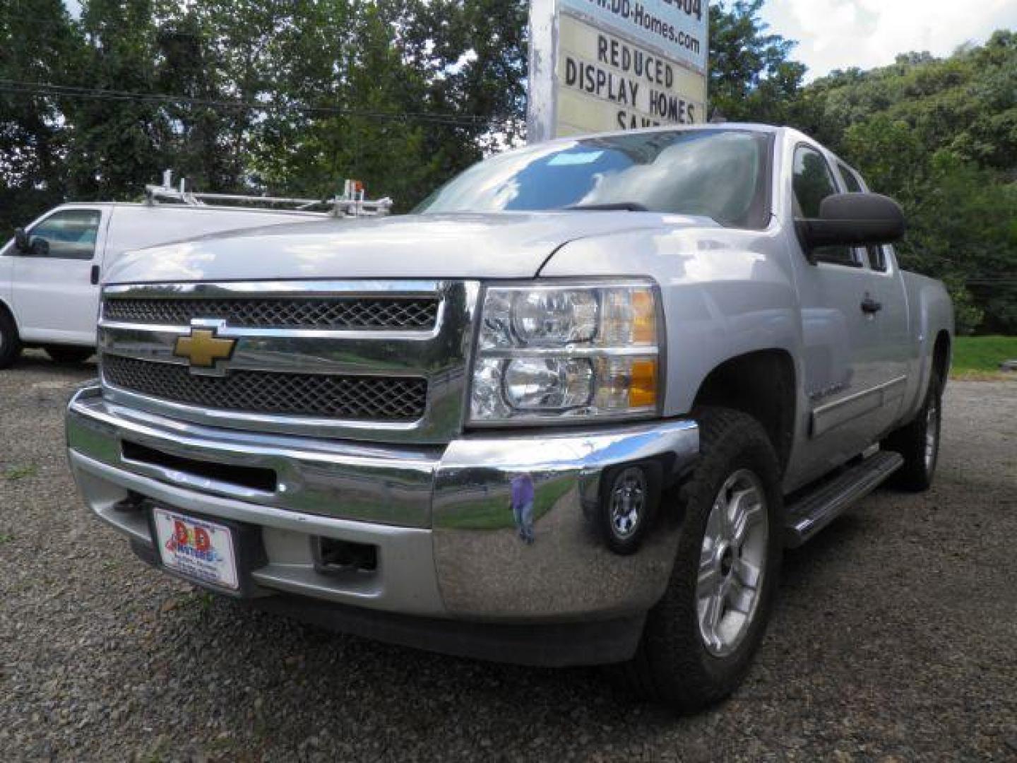 2012 GRAY Chevrolet Silverado 1500 LT Ext. Cab 4WD (1GCRKSE76CZ) with an 5.3L V8 engine, AT transmission, located at 19521 New George's Creek Rd SW, Barton, MD, 21521, (301) 463-2404, 39.524323, -79.017906 - Photo#0
