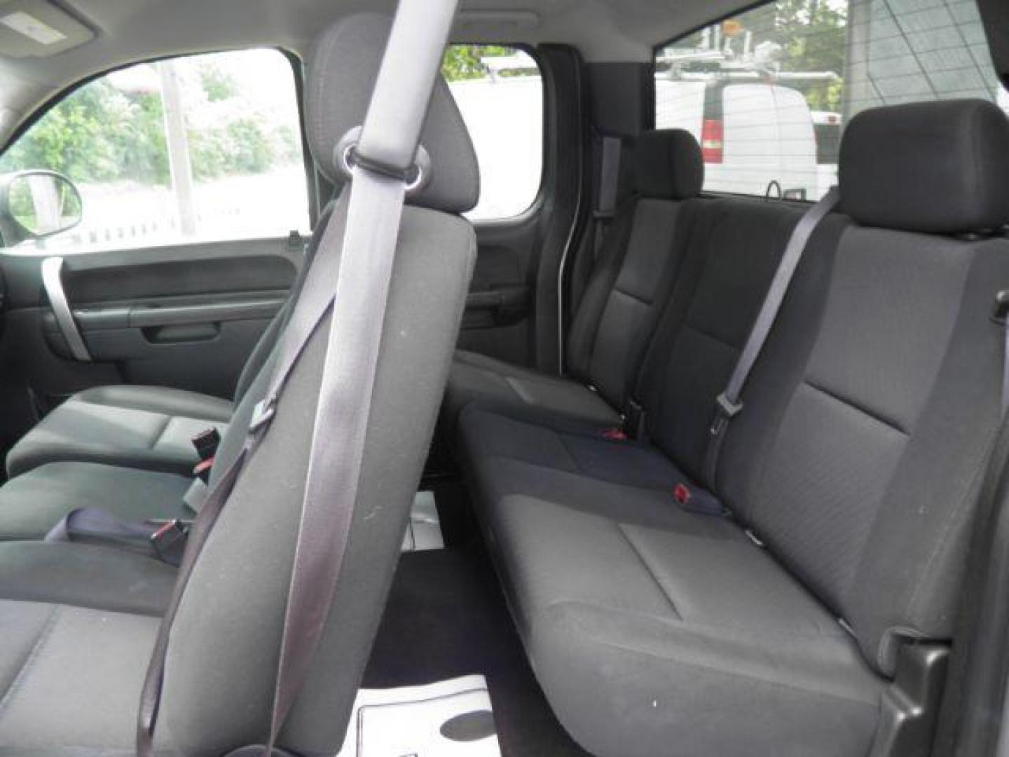 2012 GRAY Chevrolet Silverado 1500 LT Ext. Cab 4WD (1GCRKSE76CZ) with an 5.3L V8 engine, AT transmission, located at 19521 New George's Creek Rd SW, Barton, MD, 21521, (301) 463-2404, 39.524323, -79.017906 - Photo#3