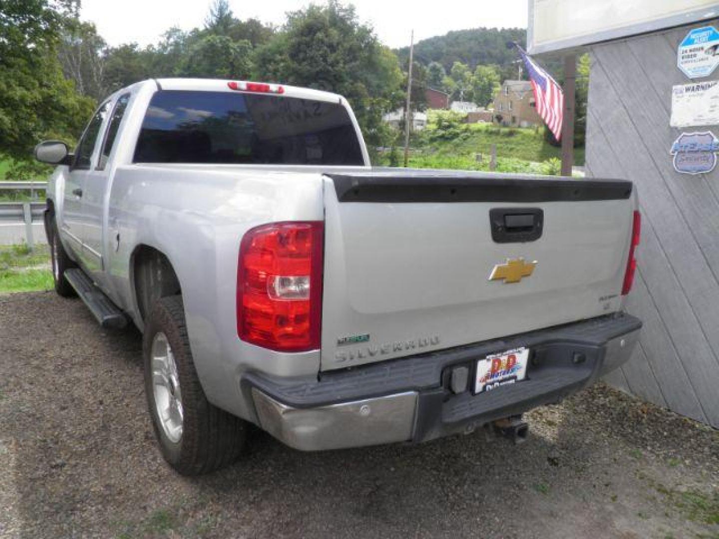 2012 GRAY Chevrolet Silverado 1500 LT Ext. Cab 4WD (1GCRKSE76CZ) with an 5.3L V8 engine, AT transmission, located at 19521 New George's Creek Rd SW, Barton, MD, 21521, (301) 463-2404, 39.524323, -79.017906 - Photo#4