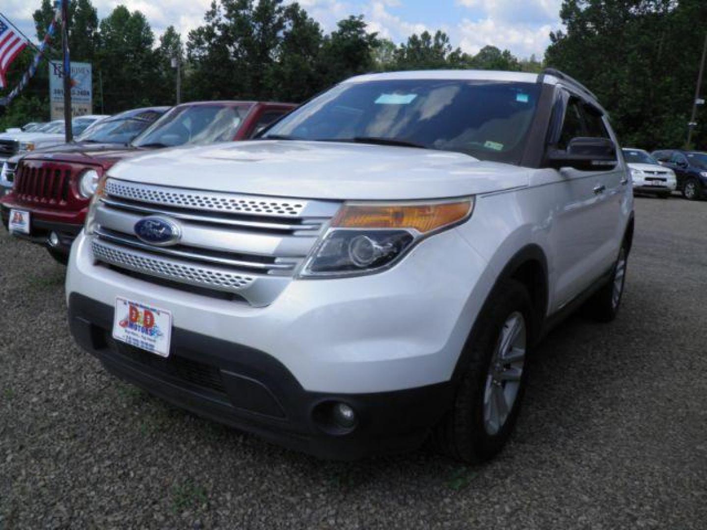 2012 White Ford Explorer XLT (1FMHK8D88CG) with an 3.5L V6 engine, AT transmission, located at 19521 New George's Creek Rd SW, Barton, MD, 21521, (301) 463-2404, 39.524323, -79.017906 - Photo#0