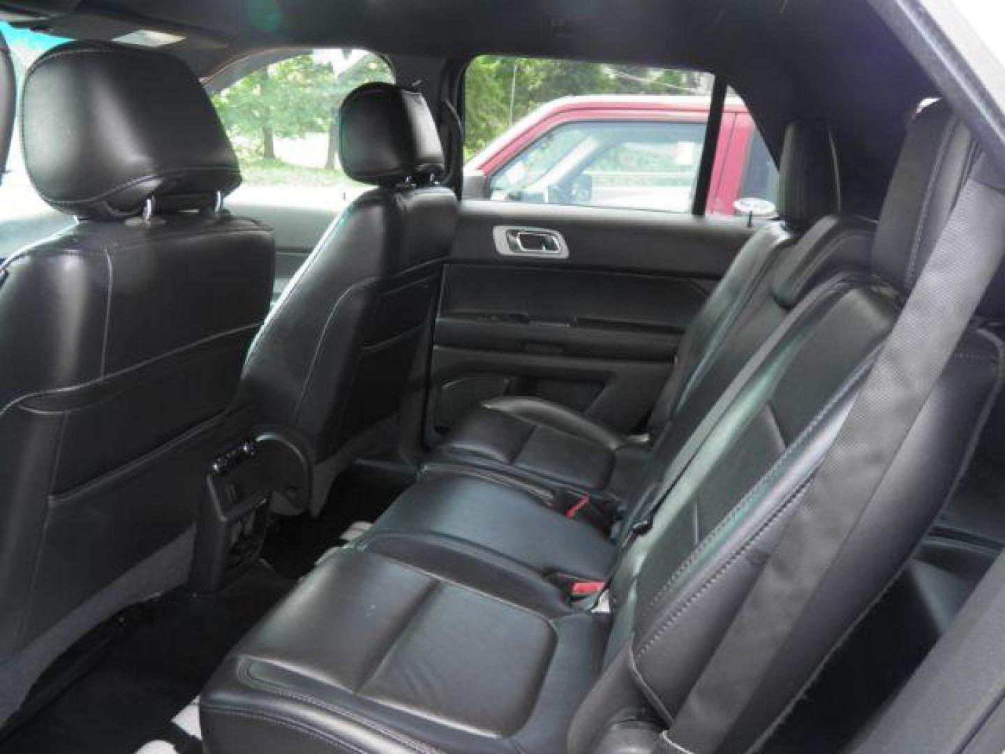 2012 White Ford Explorer XLT (1FMHK8D88CG) with an 3.5L V6 engine, AT transmission, located at 19521 New George's Creek Rd SW, Barton, MD, 21521, (301) 463-2404, 39.524323, -79.017906 - Photo#3