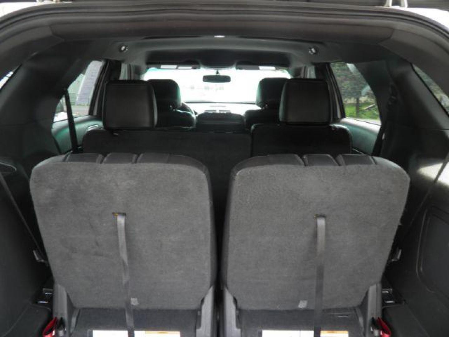 2012 White Ford Explorer XLT (1FMHK8D88CG) with an 3.5L V6 engine, AT transmission, located at 19521 New George's Creek Rd SW, Barton, MD, 21521, (301) 463-2404, 39.524323, -79.017906 - Photo#4
