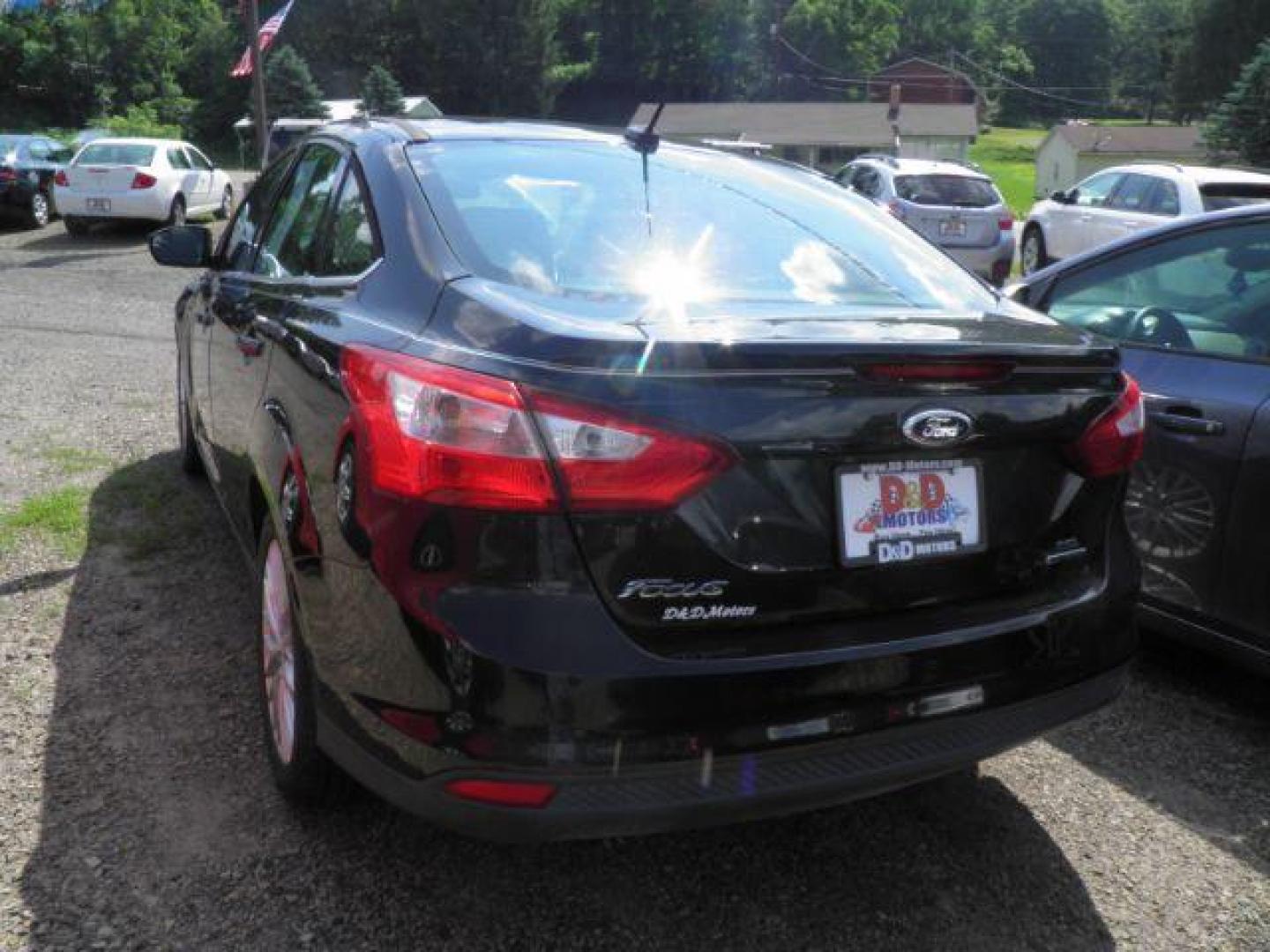 2012 Black Ford Focus SEL Sedan (1FAHP3H2XCL) with an 2.0L I4 engine, AT transmission, located at 19521 New George's Creek Rd SW, Barton, MD, 21521, (301) 463-2404, 39.524323, -79.017906 - Photo#4