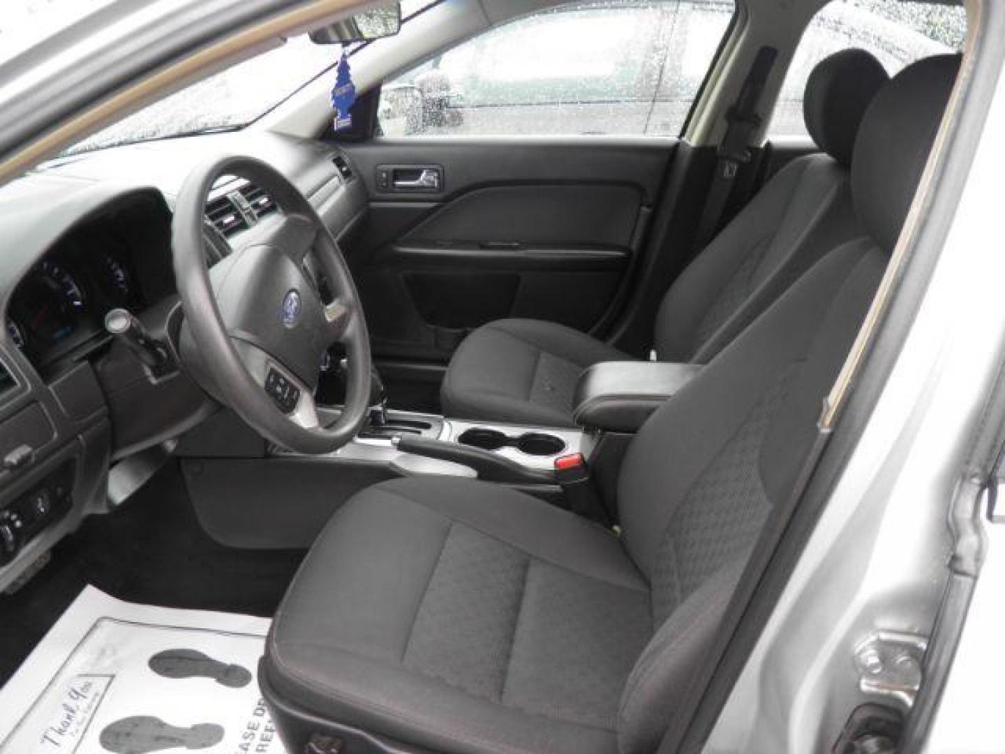 2012 Silver Ford Fusion SE (3FAHP0HA3CR) with an 2.5L I4 engine, AT transmission, located at 15520 McMullen Hwy SW, Belair, MD, 21502, (301) 729-3700, 39.581375, -78.846451 - Photo#1