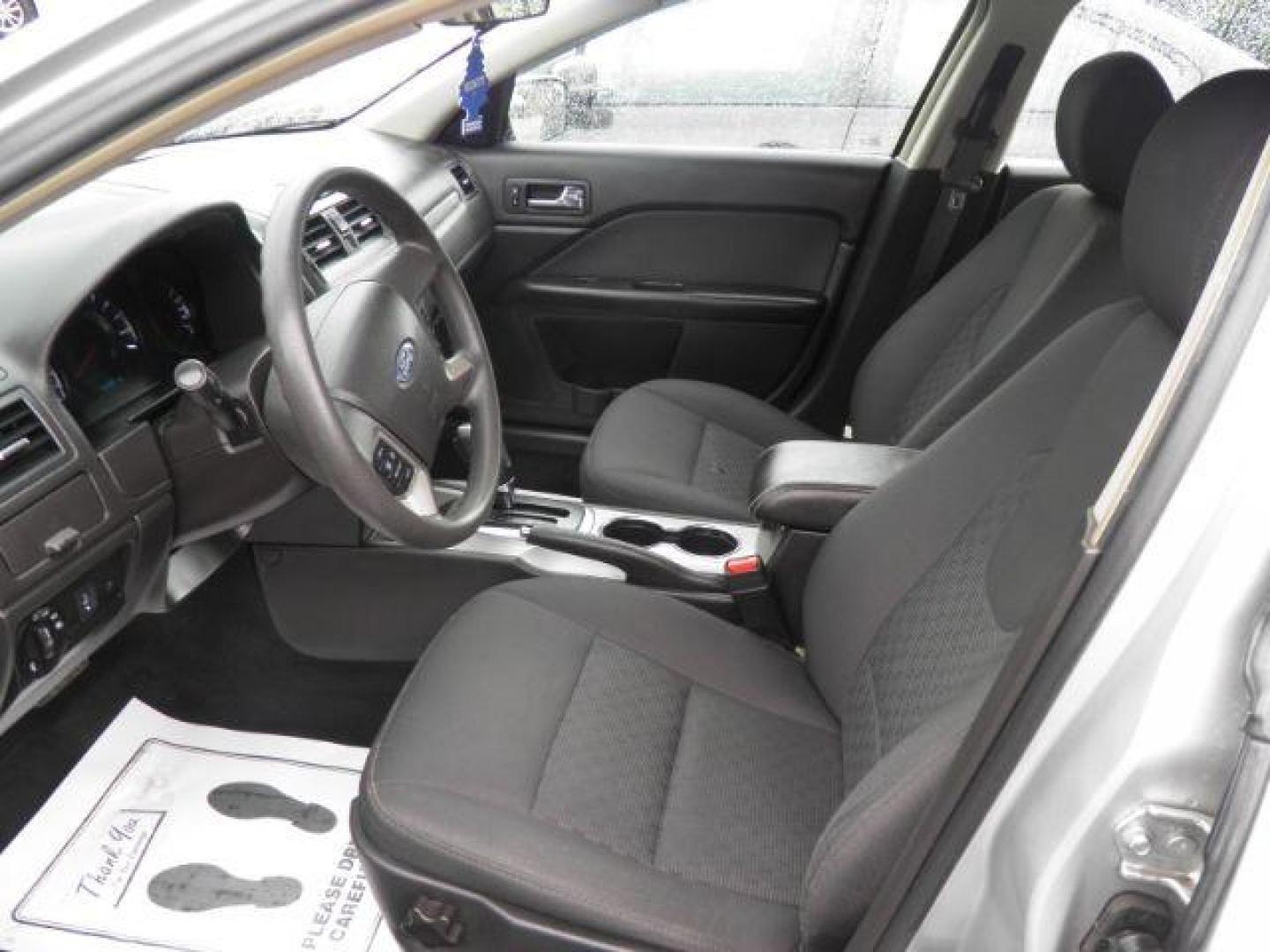 2012 Silver Ford Fusion SE (3FAHP0HA3CR) with an 2.5L I4 engine, AT transmission, located at 15520 McMullen Hwy SW, Belair, MD, 21502, (301) 729-3700, 39.581375, -78.846451 - Photo#2