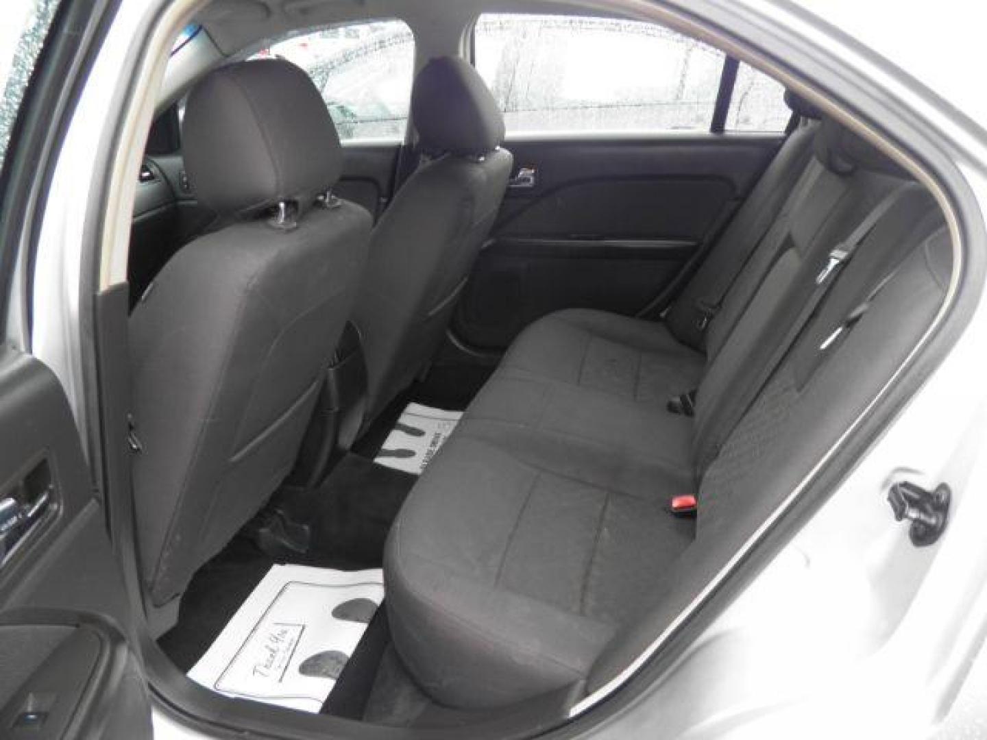 2012 Silver Ford Fusion SE (3FAHP0HA3CR) with an 2.5L I4 engine, AT transmission, located at 15520 McMullen Hwy SW, Belair, MD, 21502, (301) 729-3700, 39.581375, -78.846451 - Photo#4