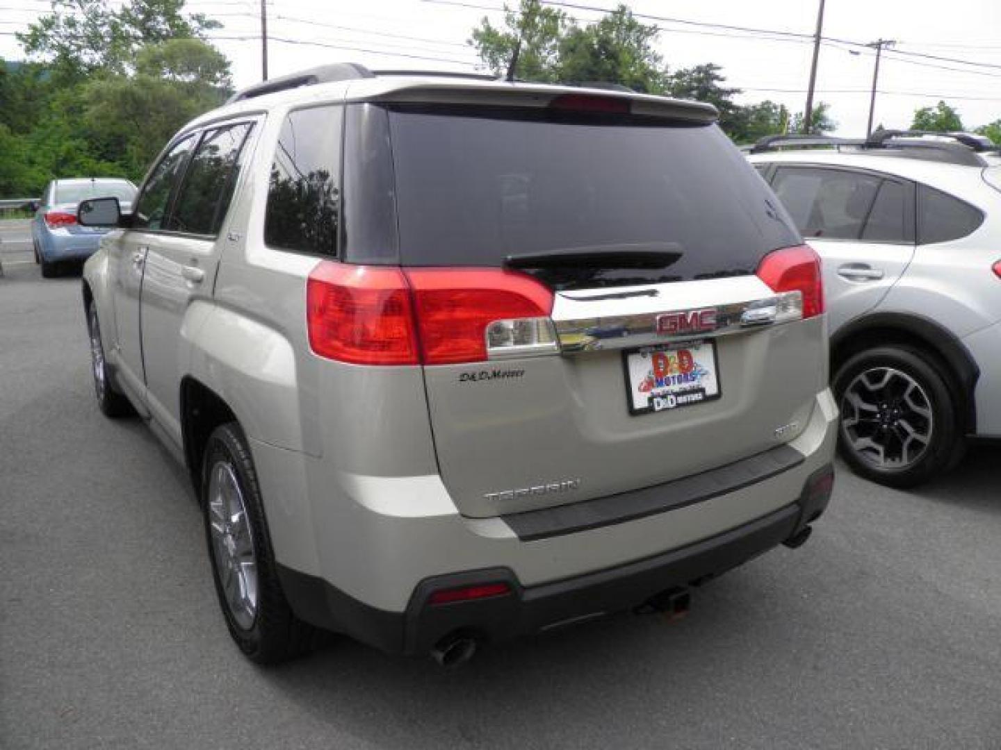 2012 GOLD GMC Terrain SLT1 AWD (2GKFLVE59C6) with an 3.0 V6 engine, AT transmission, located at 15520 McMullen Hwy SW, Belair, MD, 21502, (301) 729-3700, 39.581375, -78.846451 - Photo#5