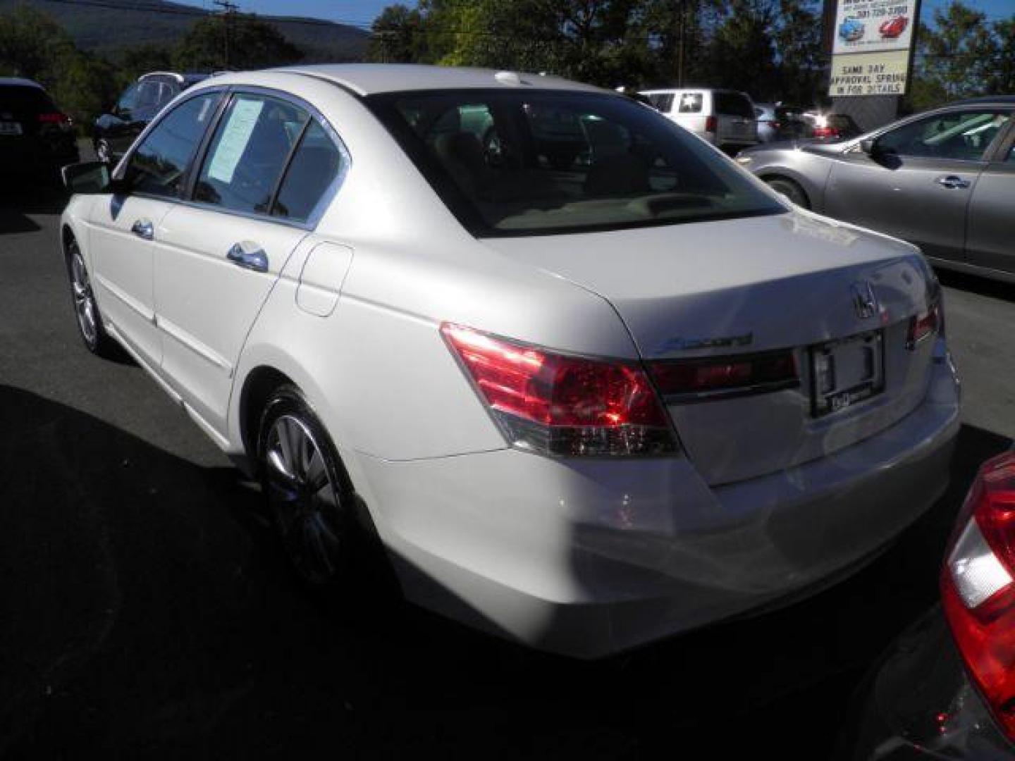 2012 White Honda Accord EX-L V6 Sedan AT (1HGCP3F8XCA) with an 3.5L V6 engine, AT transmission, located at 15520 McMullen Hwy SW, Belair, MD, 21502, (301) 729-3700, 39.581375, -78.846451 - Photo#4