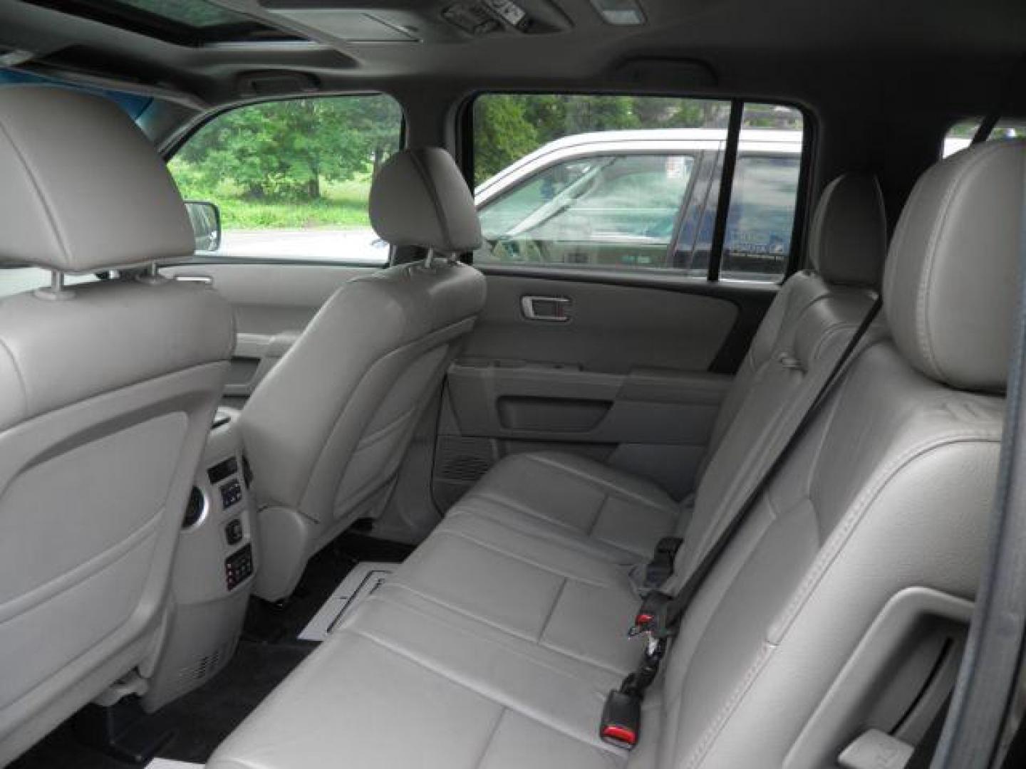 2012 BLACK Honda Pilot EX-L (5FNYF4H68CB) with an 3.5L V6 engine, AT transmission, located at 19521 New George's Creek Rd SW, Barton, MD, 21521, (301) 463-2404, 39.524323, -79.017906 - Photo#3