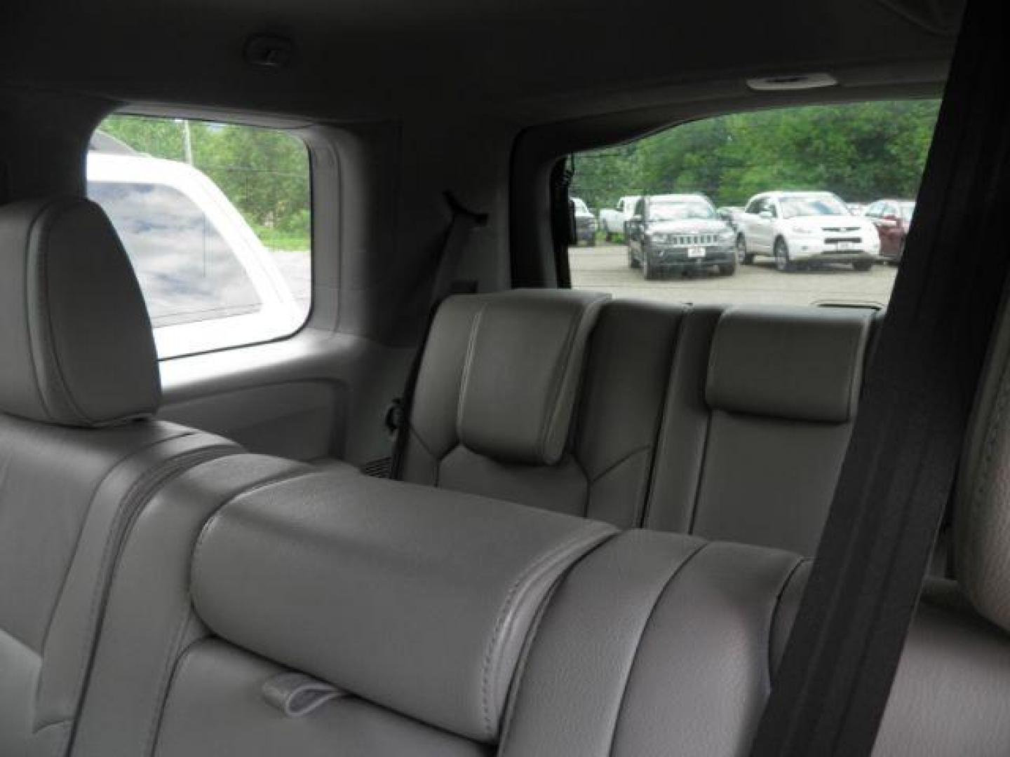 2012 BLACK Honda Pilot EX-L (5FNYF4H68CB) with an 3.5L V6 engine, AT transmission, located at 19521 New George's Creek Rd SW, Barton, MD, 21521, (301) 463-2404, 39.524323, -79.017906 - Photo#4