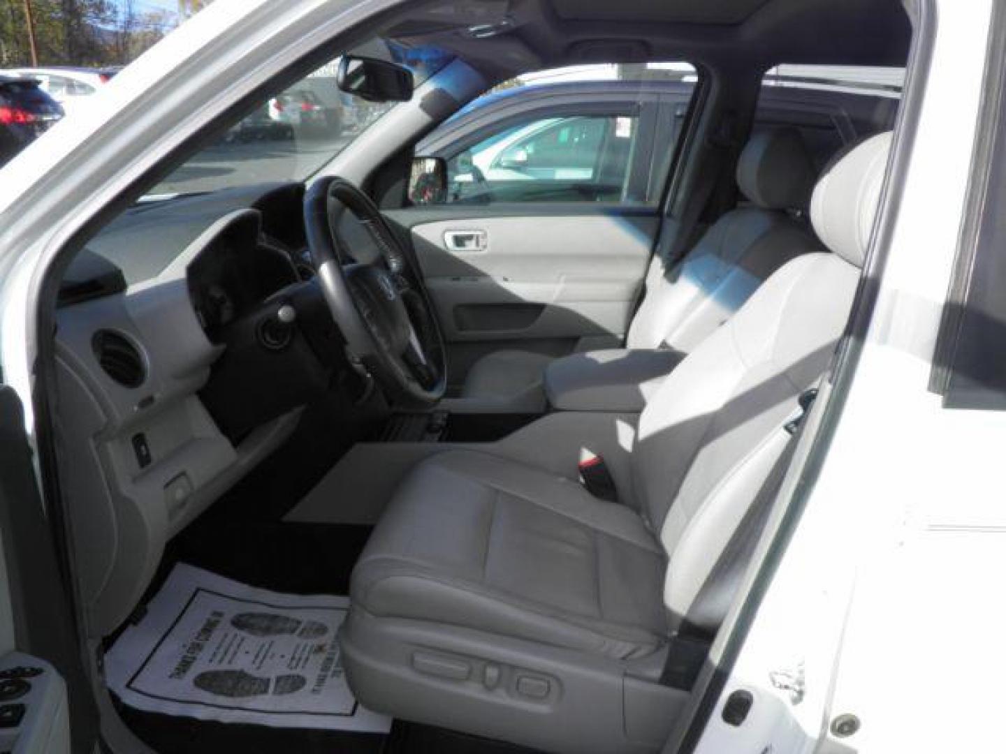 2012 White Honda Pilot EX-L (5FNYF4H50CB) with an 3.5L V6 engine, AT transmission, located at 15520 McMullen Hwy SW, Belair, MD, 21502, (301) 729-3700, 39.581375, -78.846451 - Photo#1