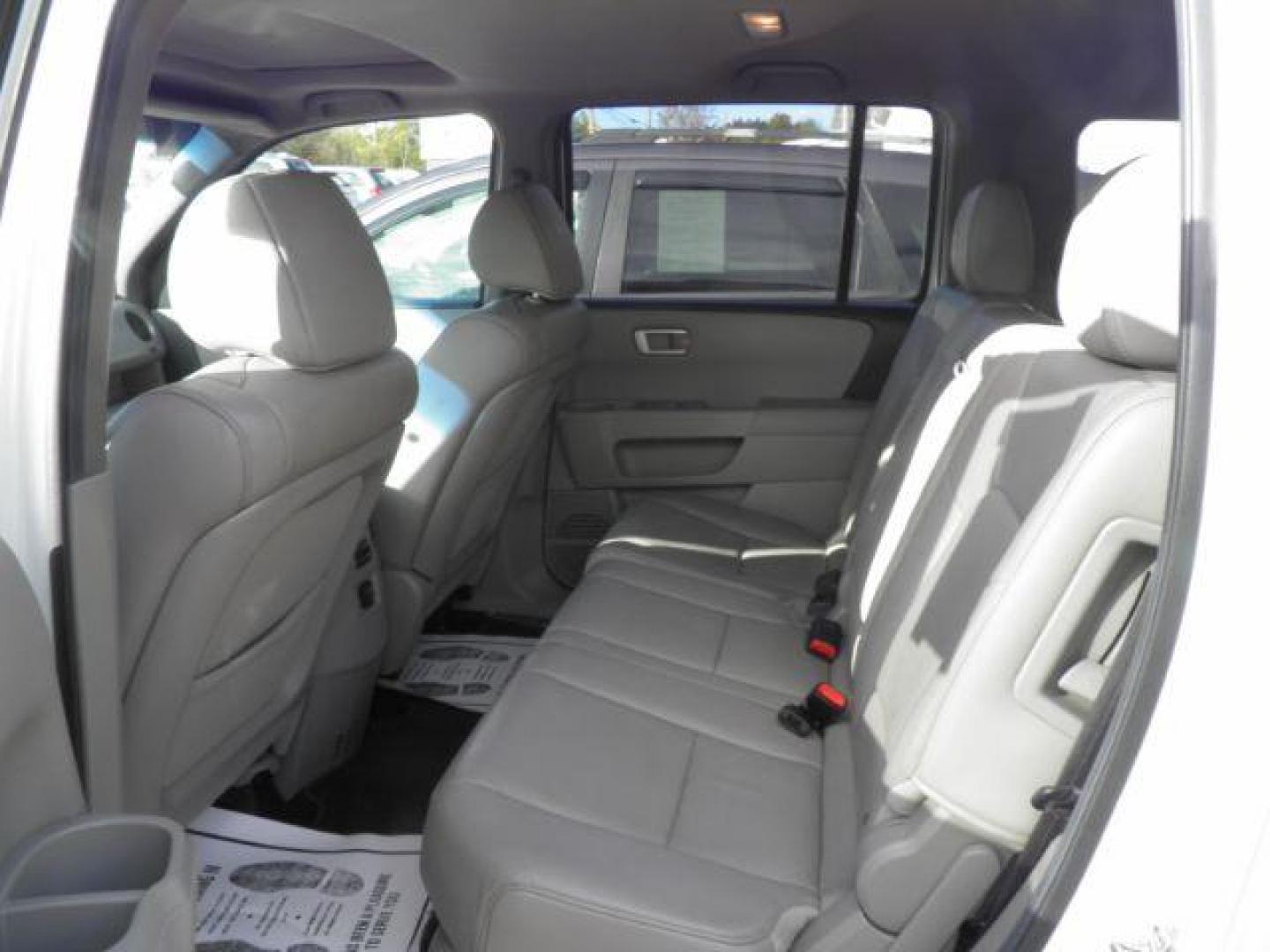 2012 White Honda Pilot EX-L (5FNYF4H50CB) with an 3.5L V6 engine, AT transmission, located at 15520 McMullen Hwy SW, Belair, MD, 21502, (301) 729-3700, 39.581375, -78.846451 - Photo#3