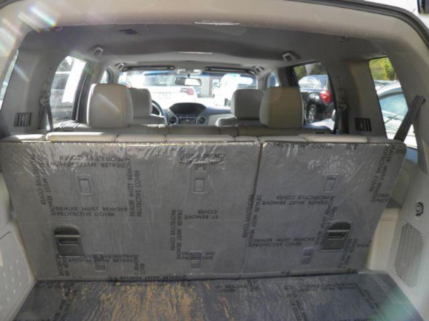 2012 White Honda Pilot EX-L (5FNYF4H50CB) with an 3.5L V6 engine, AT transmission, located at 15520 McMullen Hwy SW, Belair, MD, 21502, (301) 729-3700, 39.581375, -78.846451 - Photo#5