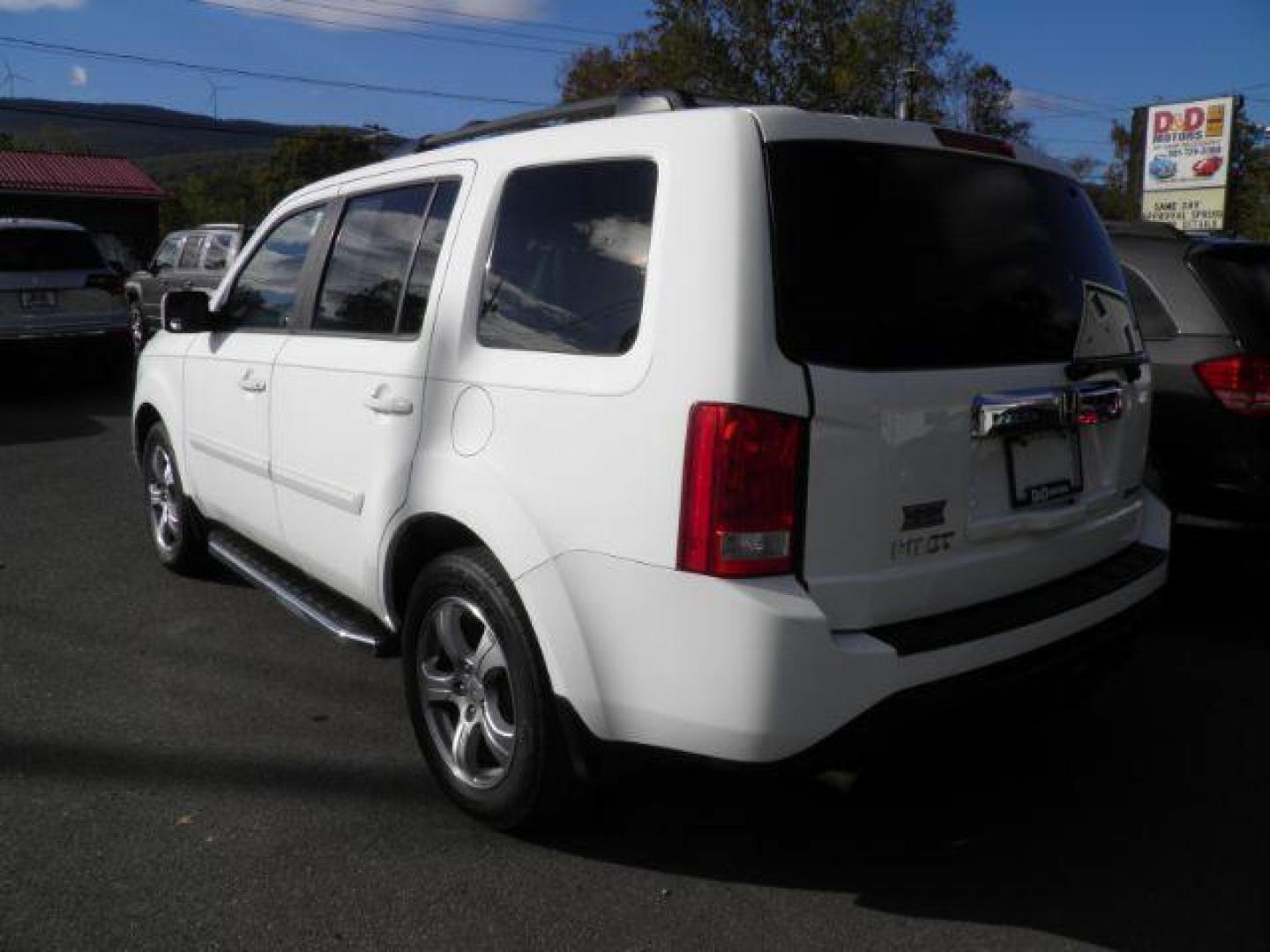 2012 White Honda Pilot EX-L (5FNYF4H50CB) with an 3.5L V6 engine, AT transmission, located at 15520 McMullen Hwy SW, Belair, MD, 21502, (301) 729-3700, 39.581375, -78.846451 - Photo#6