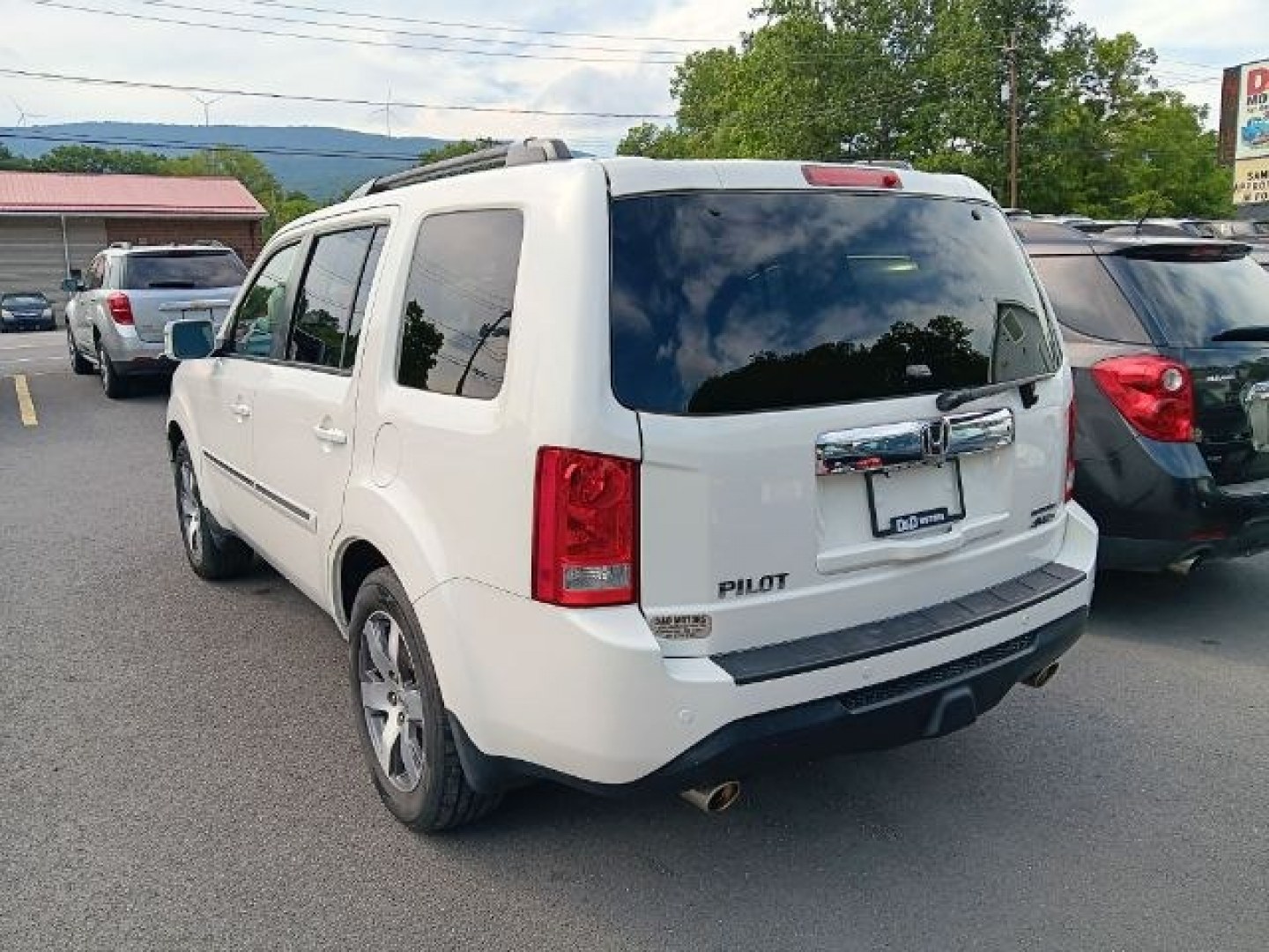 2012 WHITE Honda Pilot Touring (5FNYF4H97CB) with an 3.5L V6 engine, located at 15520 McMullen Hwy SW, Belair, MD, 21502, (301) 729-3700, 39.581375, -78.846451- Photo#5