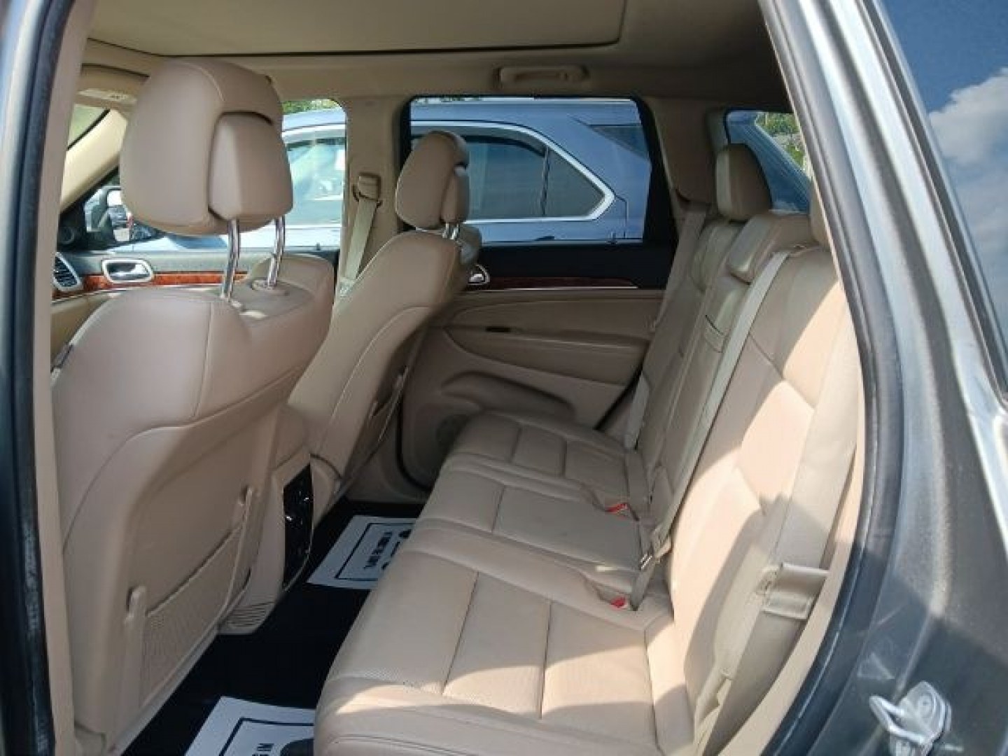 2012 GRAY Jeep Grand Cherokee Limited (1C4RJFBT3CC) with an 3.6L V6 engine, AT transmission, located at 15520 McMullen Hwy SW, Belair, MD, 21502, (301) 729-3700, 39.581375, -78.846451- Photo#2