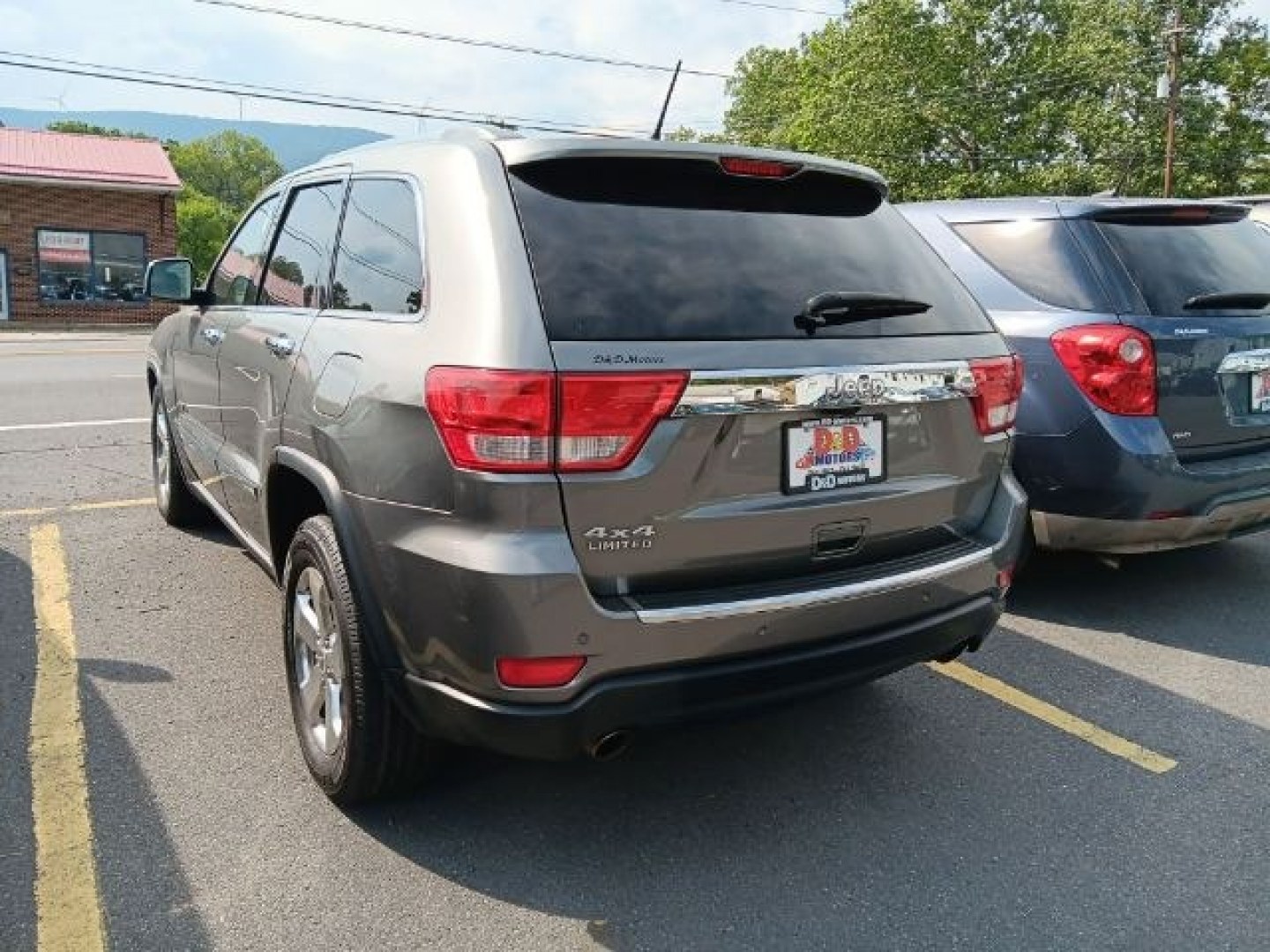 2012 GRAY Jeep Grand Cherokee Limited (1C4RJFBT3CC) with an 3.6L V6 engine, AT transmission, located at 15520 McMullen Hwy SW, Belair, MD, 21502, (301) 729-3700, 39.581375, -78.846451- Photo#4