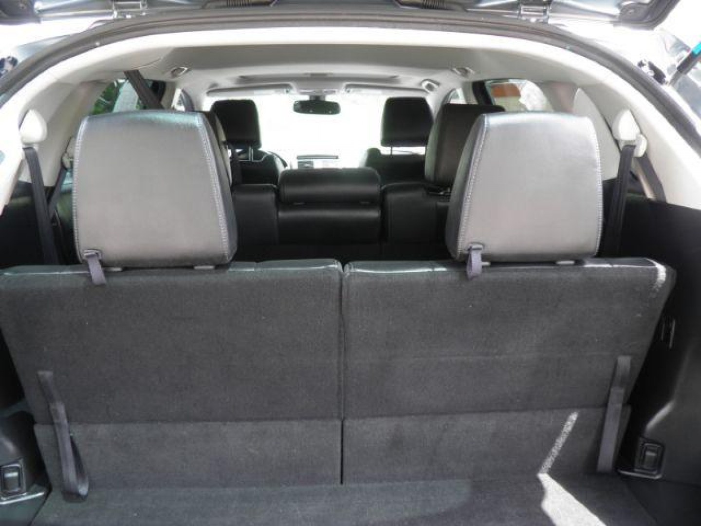 2012 GRAY Mazda CX-9 Grand Touring (JM3TB3DV8C0) with an 3.7L V6 engine, CVT transmission, located at 19521 New George's Creek Rd SW, Barton, MD, 21521, (301) 463-2404, 39.524323, -79.017906 - Photo#4