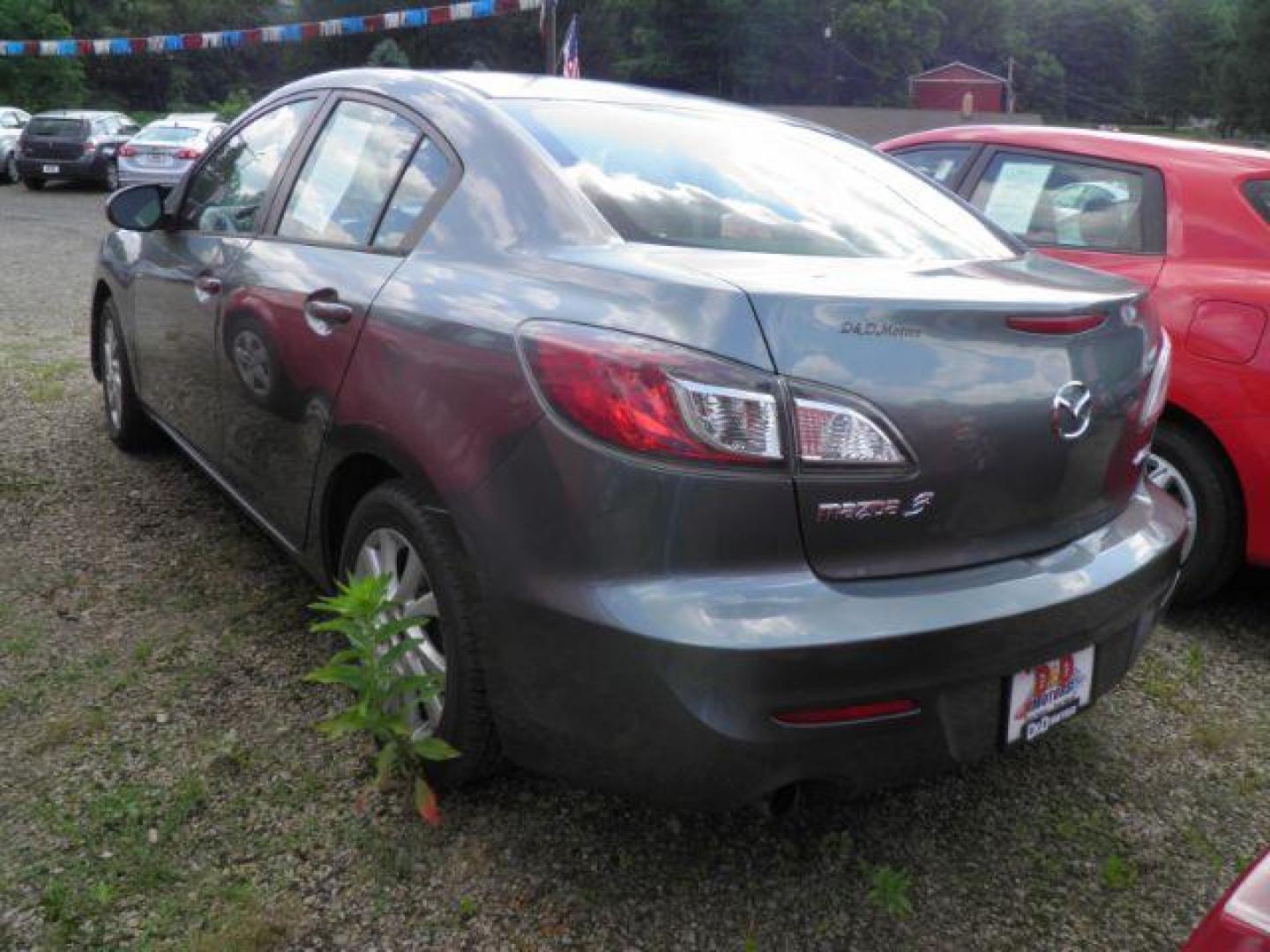 2012 Gray Mazda Mazda3 i Touring (JM1BL1V88C1) with an 2.4L I4 engine, located at 19521 New George's Creek Rd SW, Barton, MD, 21521, (301) 463-2404, 39.524323, -79.017906 - Photo#4