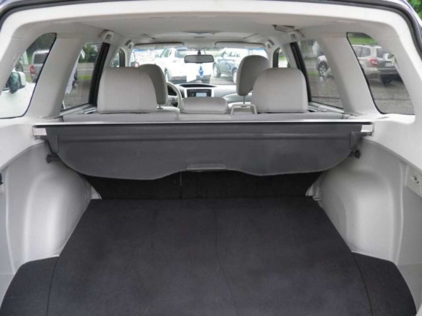 2012 Gray Subaru Forester 2.5X Premium (JF2SHADC6CH) with an 2.5l H4 engine, AT transmission, located at 19521 New George's Creek Rd SW, Barton, MD, 21521, (301) 463-2404, 39.524323, -79.017906- Photo#4