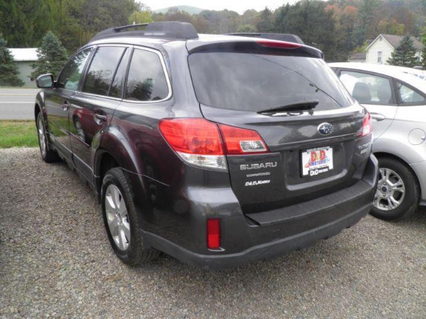 2012 Gray Subaru Outback 2.5i Premium (4S4BRBGCXC3) with an 2.5l H4 engine, CVT transmission, located at 19521 New George's Creek Rd SW, Barton, MD, 21521, (301) 463-2404, 39.524323, -79.017906 - Photo#5