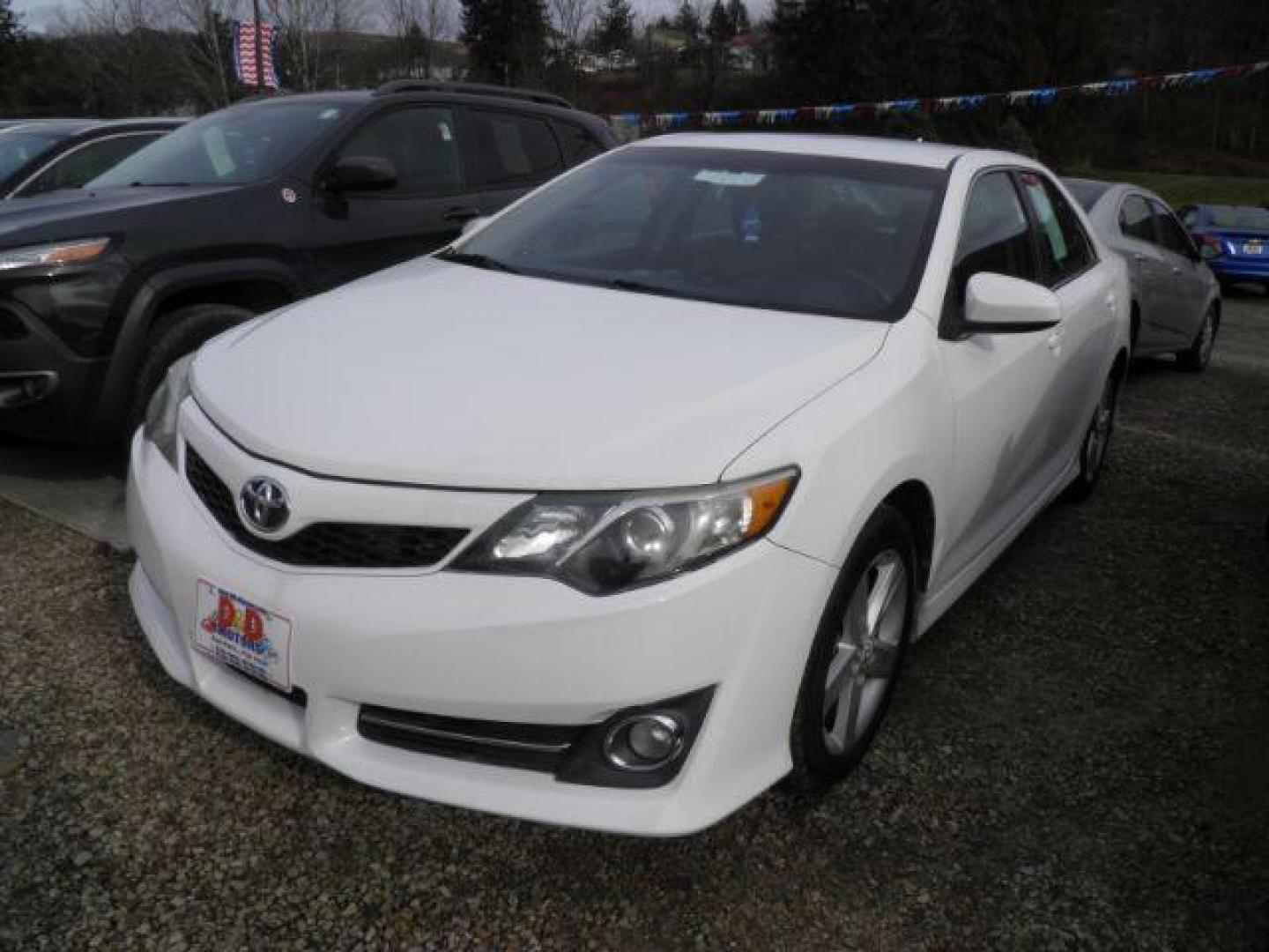 2012 WHITE Toyota Camry L | LE | SE | XLE | SE Limited Edition (4T1BF1FK2CU) with an 2.5 L4 engine, AT transmission, located at 19521 New George's Creek Rd SW, Barton, MD, 21521, (301) 463-2404, 39.524323, -79.017906 - Photo#0