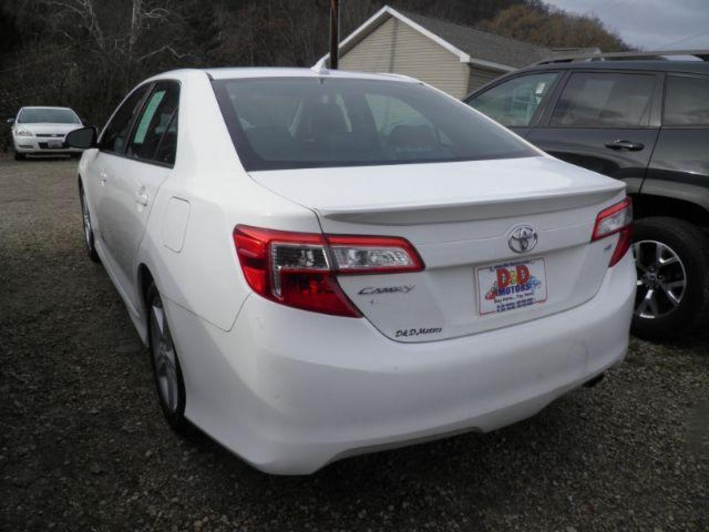 2012 WHITE Toyota Camry L | LE | SE | XLE | SE Limited Edition (4T1BF1FK2CU) with an 2.5 L4 engine, AT transmission, located at 19521 New George's Creek Rd SW, Barton, MD, 21521, (301) 463-2404, 39.524323, -79.017906 - Photo#4