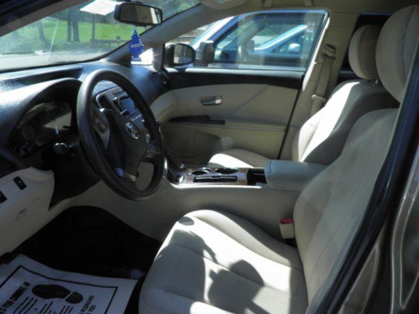 2012 GOLD Toyota Venza LE | XLE (4T3BA3BB7CU) with an 2.7 L4 engine, CVT transmission, located at 19521 New George's Creek Rd SW, Barton, MD, 21521, (301) 463-2404, 39.524323, -79.017906- Photo#1