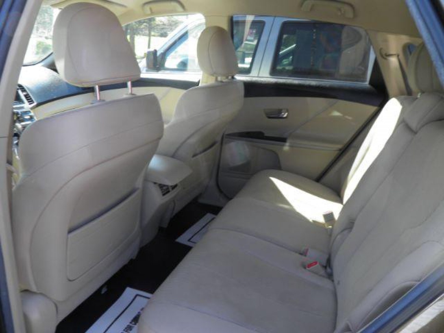 2012 GOLD Toyota Venza LE | XLE (4T3BA3BB7CU) with an 2.7 L4 engine, CVT transmission, located at 19521 New George's Creek Rd SW, Barton, MD, 21521, (301) 463-2404, 39.524323, -79.017906- Photo#3