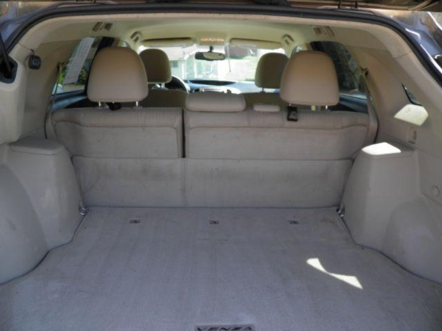 2012 GOLD Toyota Venza LE | XLE (4T3BA3BB7CU) with an 2.7 L4 engine, CVT transmission, located at 19521 New George's Creek Rd SW, Barton, MD, 21521, (301) 463-2404, 39.524323, -79.017906- Photo#4