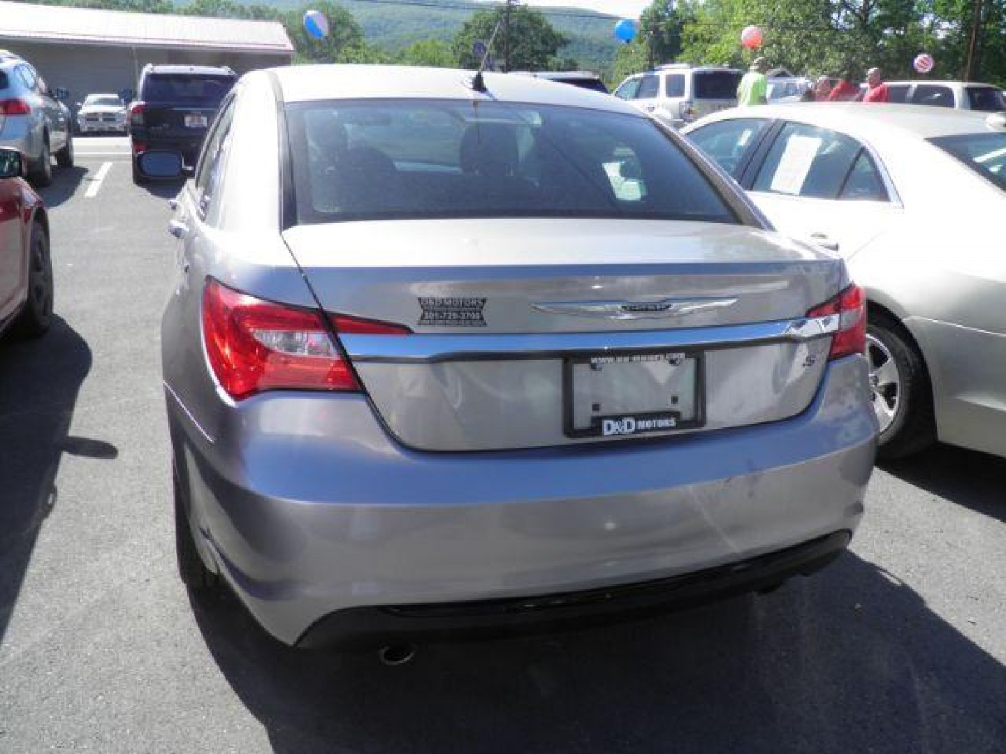 2013 Silver Chrysler 200 Touring (1C3CCBBGXDN) with an 3.6L V6 engine, AT transmission, located at 15520 McMullen Hwy SW, Belair, MD, 21502, (301) 729-3700, 39.581375, -78.846451 - Photo#4