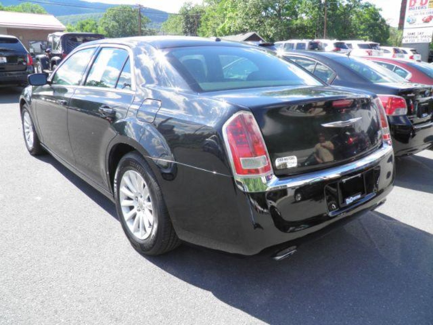 2013 BLACK Chrysler 300 Base (2C3CCAAGXDH) with an 3.6L V6 engine, AT transmission, located at 15520 McMullen Hwy SW, Belair, MD, 21502, (301) 729-3700, 39.581375, -78.846451- Photo#4