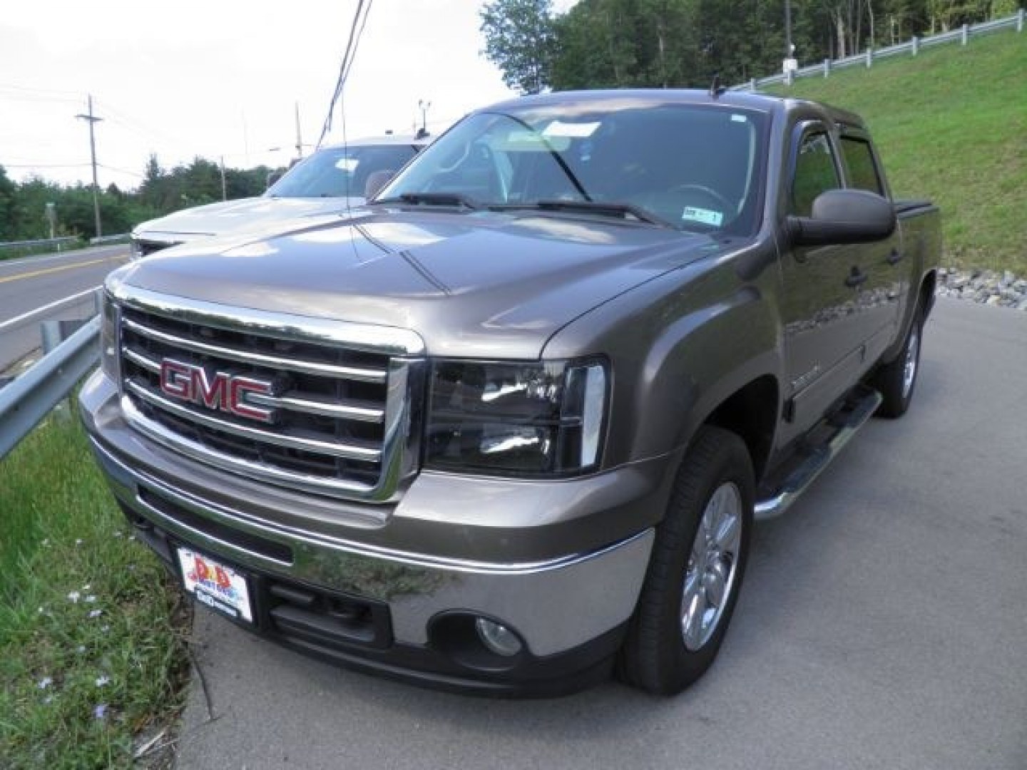 2013 Brown GMC Sierra 1500 SLE (3GTP2VE77DG) with an 5.3L V8 engine, AT transmission, located at 15520 McMullen Hwy SW, Belair, MD, 21502, (301) 729-3700, 39.581375, -78.846451- Photo#0
