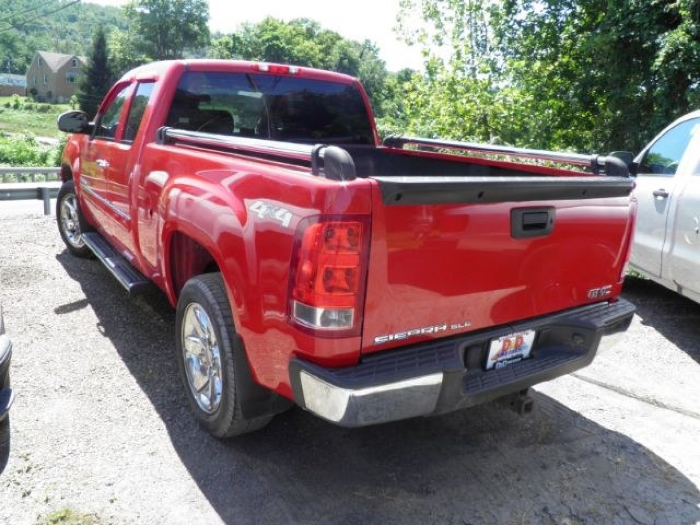 2013 RED GMC Sierra 1500 SLE (1GTR2VE79DZ) with an 4.8L V8 engine, AT transmission, located at 15520 McMullen Hwy SW, Belair, MD, 21502, (301) 729-3700, 39.581375, -78.846451- Photo#4