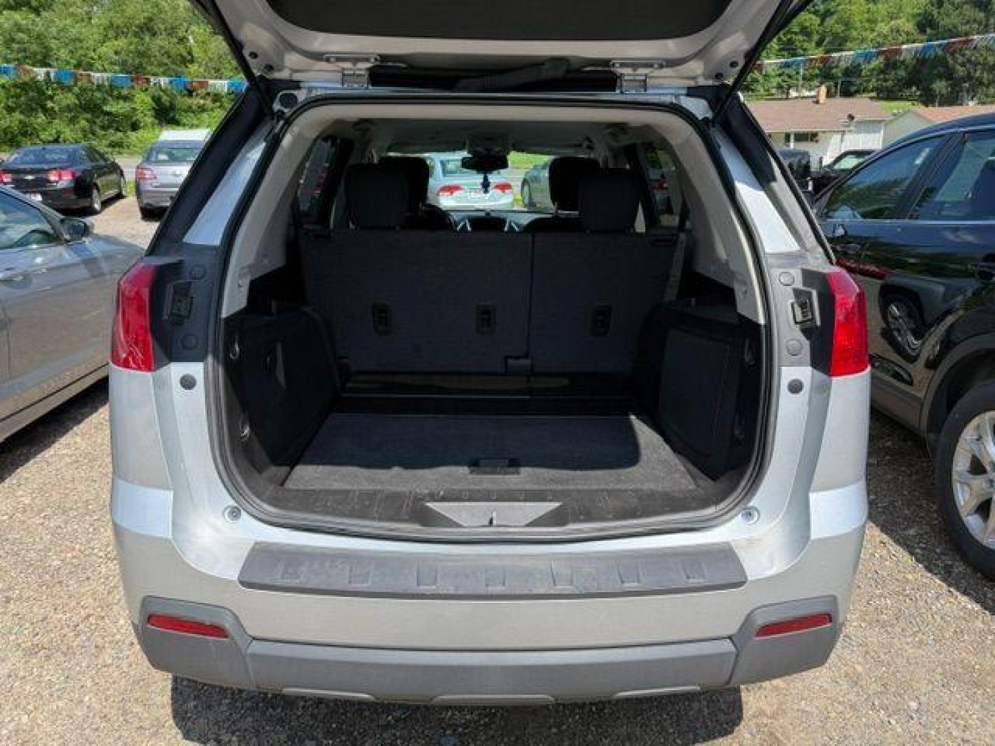 2013 SILVER GMC Terrain SLE-2 (2GKFLTEK5D6) with an 3.6L V6 engine, AT transmission, located at 19521 New George's Creek Rd SW, Barton, MD, 21521, (301) 463-2404, 39.524323, -79.017906- Photo#2